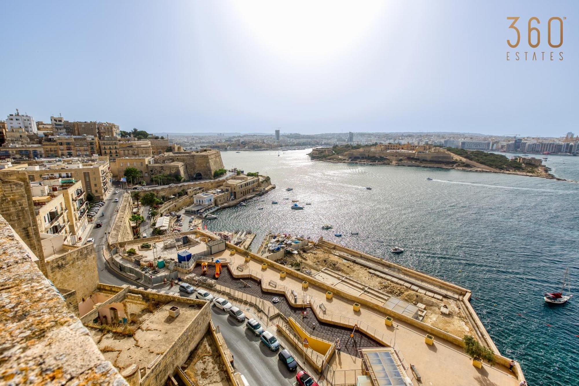 Postcard Penthouse By 360 Estates * Valletta
