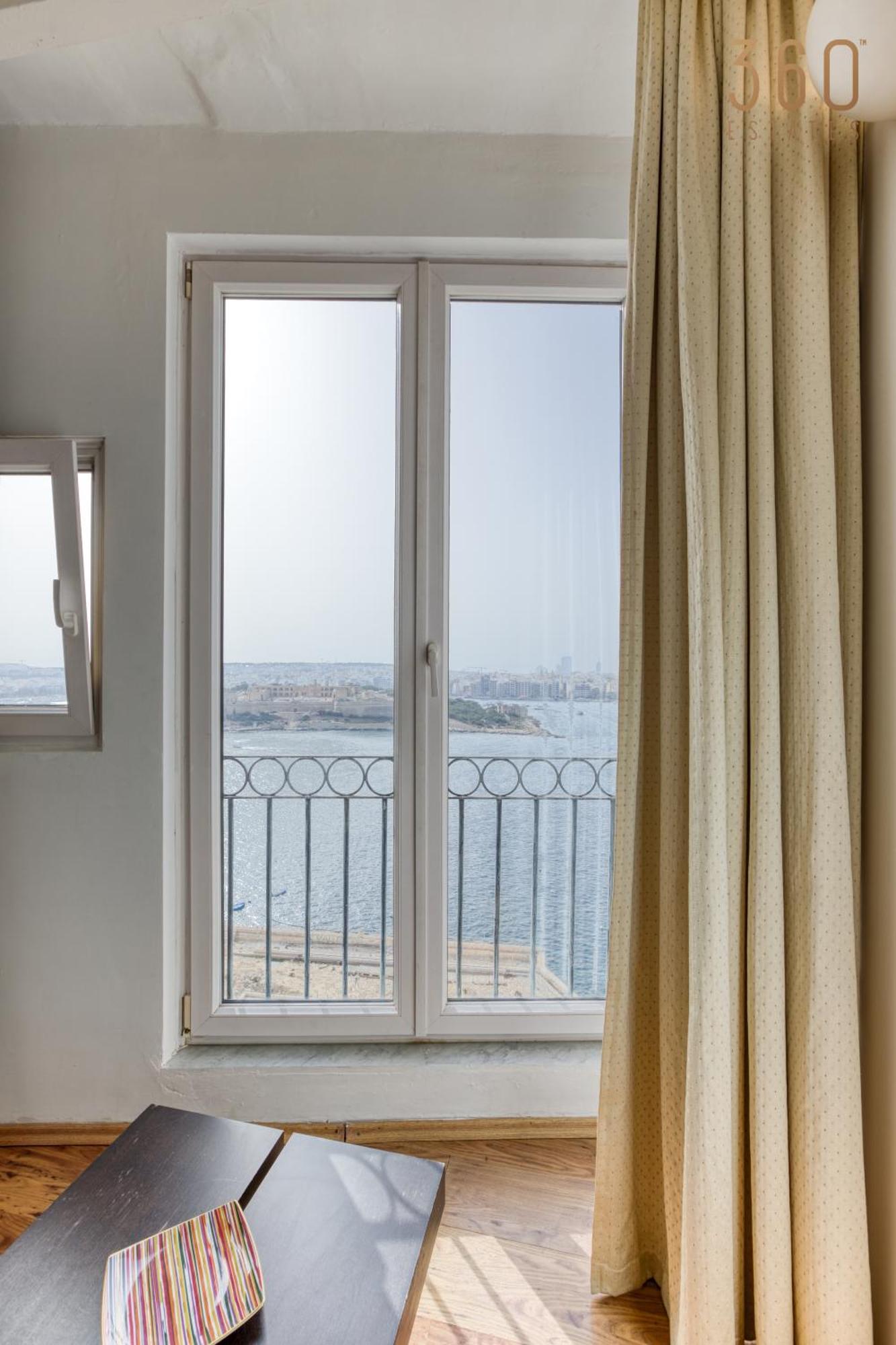 Postcard Penthouse By 360 Estates Apartment Valletta