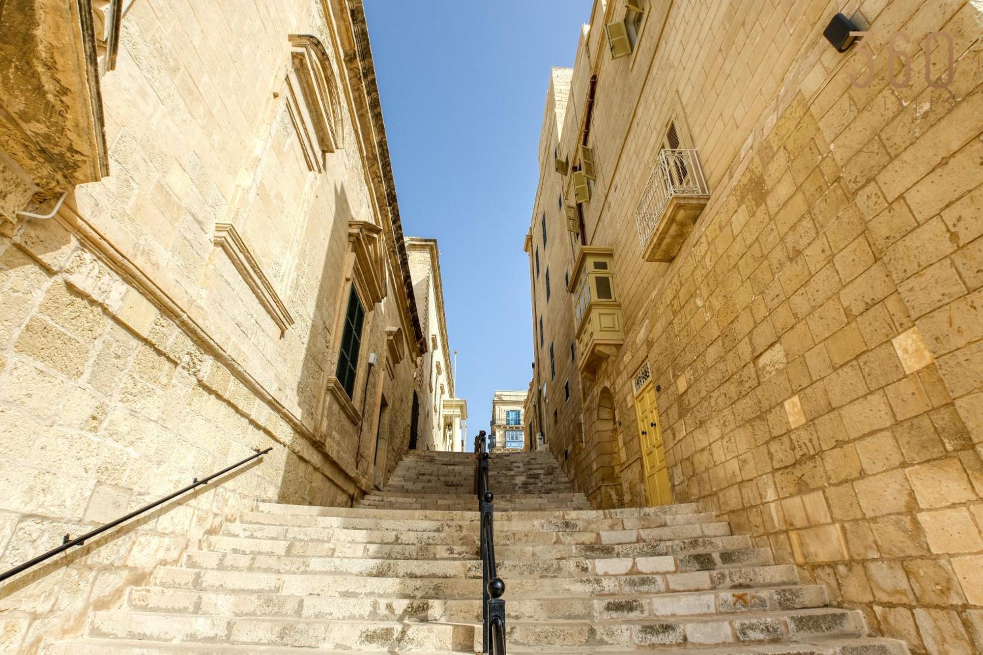 Postcard Penthouse By 360 Estates Apartment Valletta