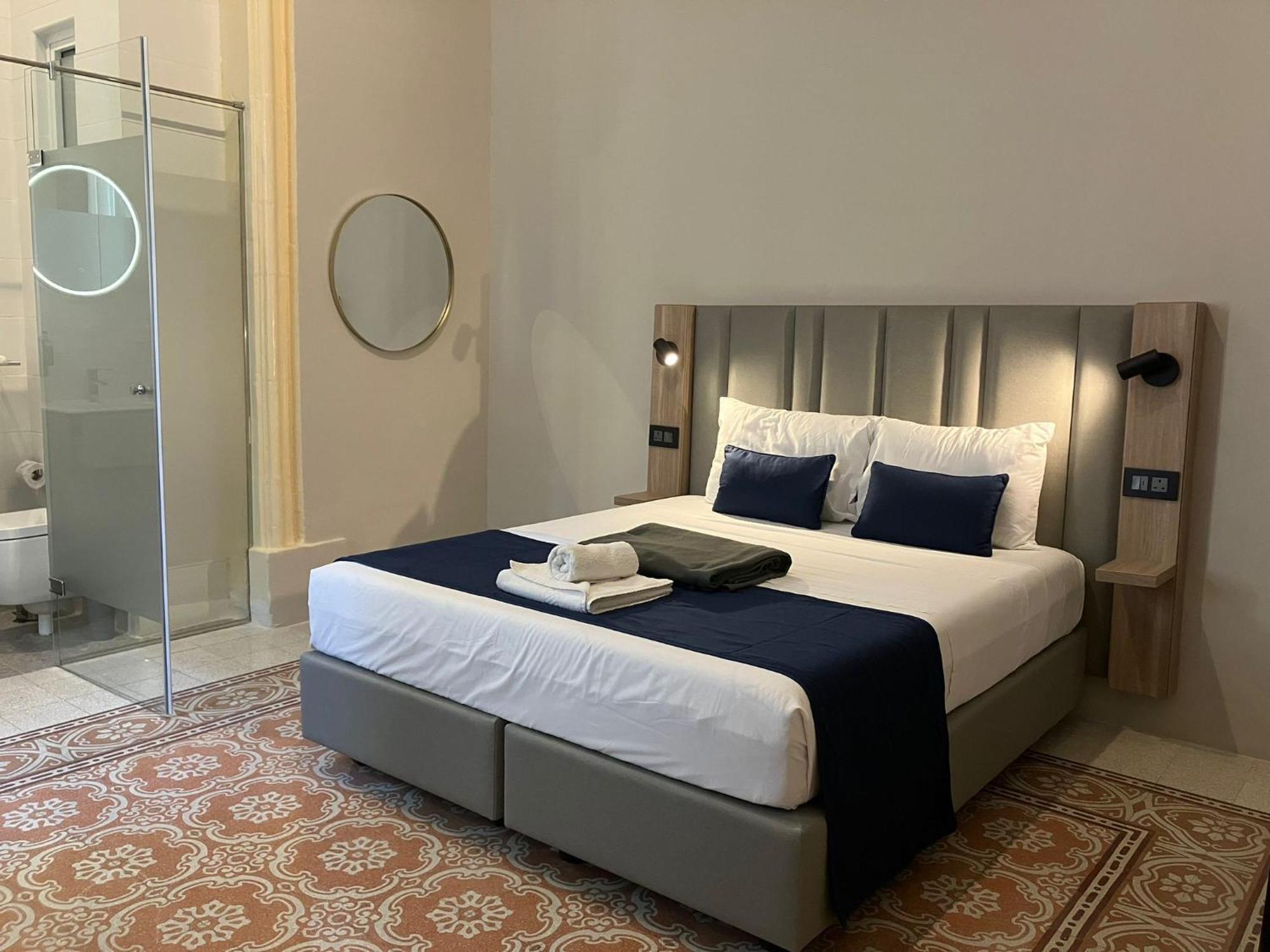 Mulberry Hotel *