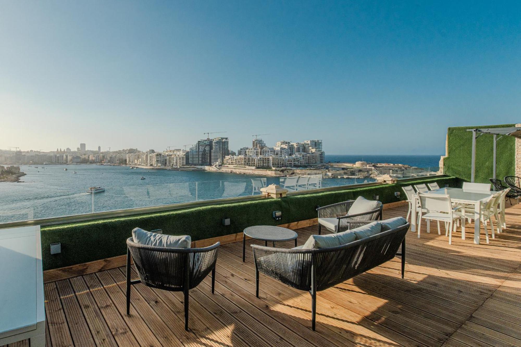 The Iconic Terrace *