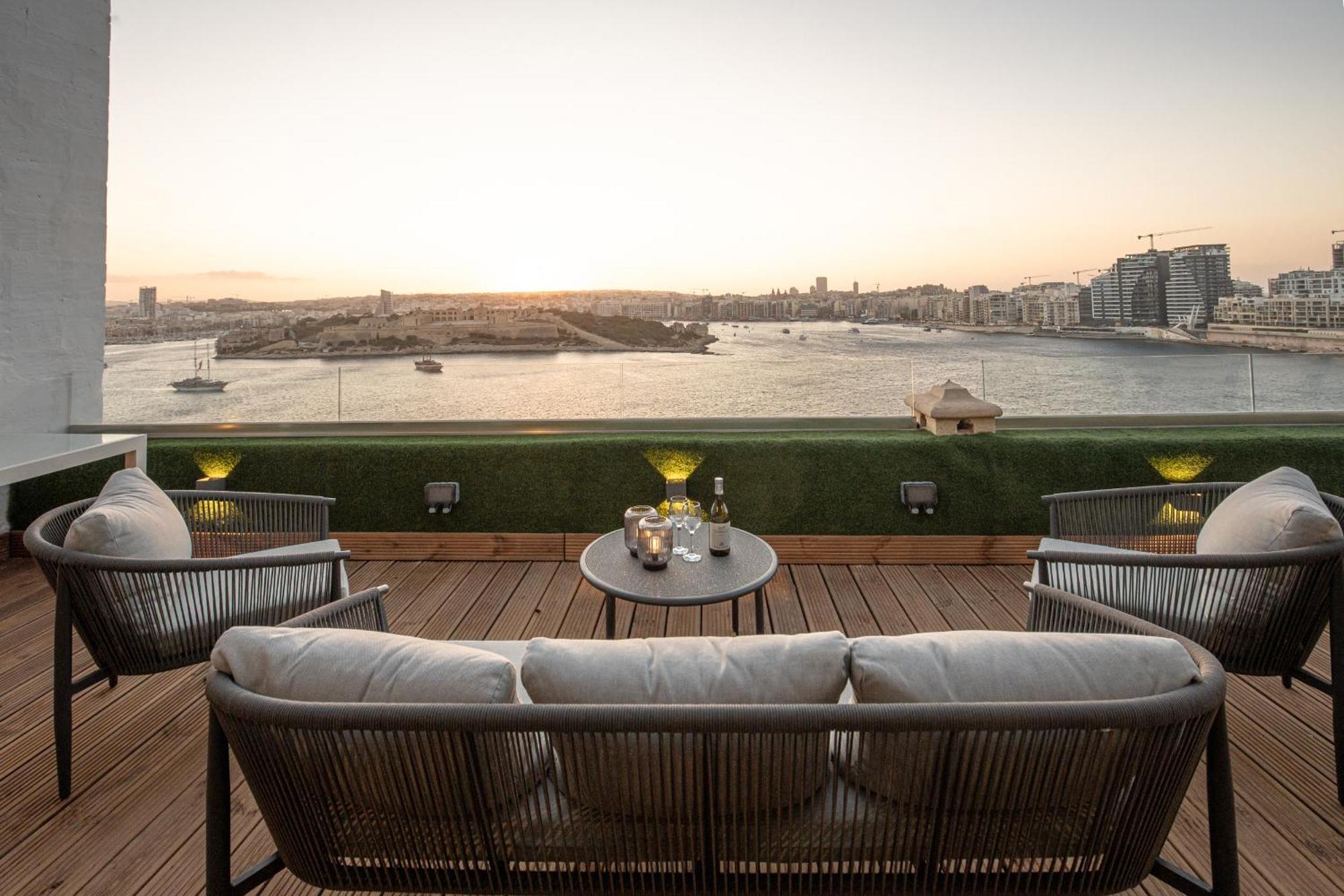 The Iconic Terrace *