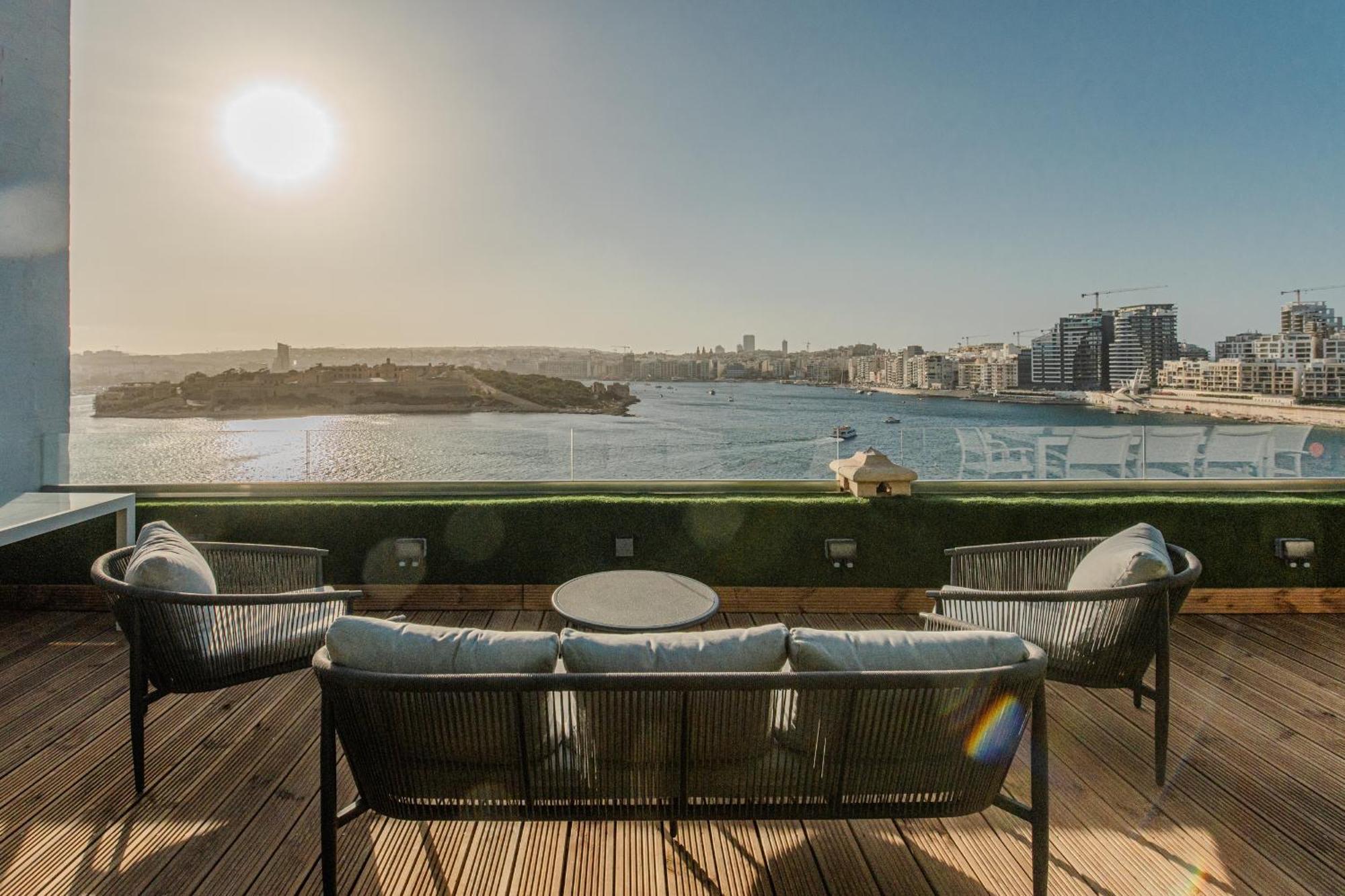 The Iconic Terrace