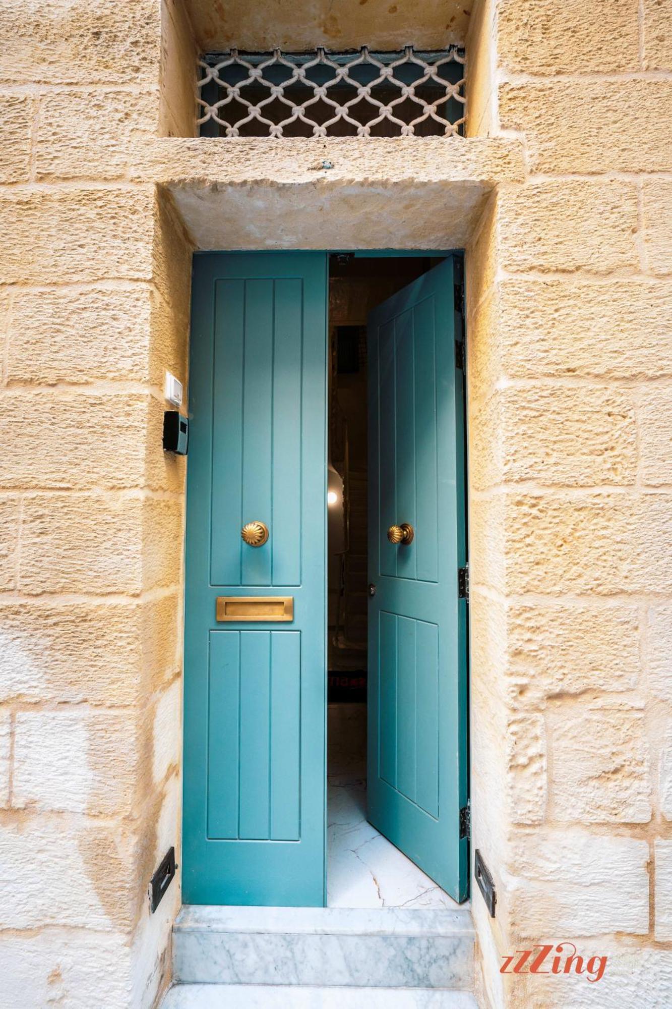 A Stylish In Malta's Capital Apartment *