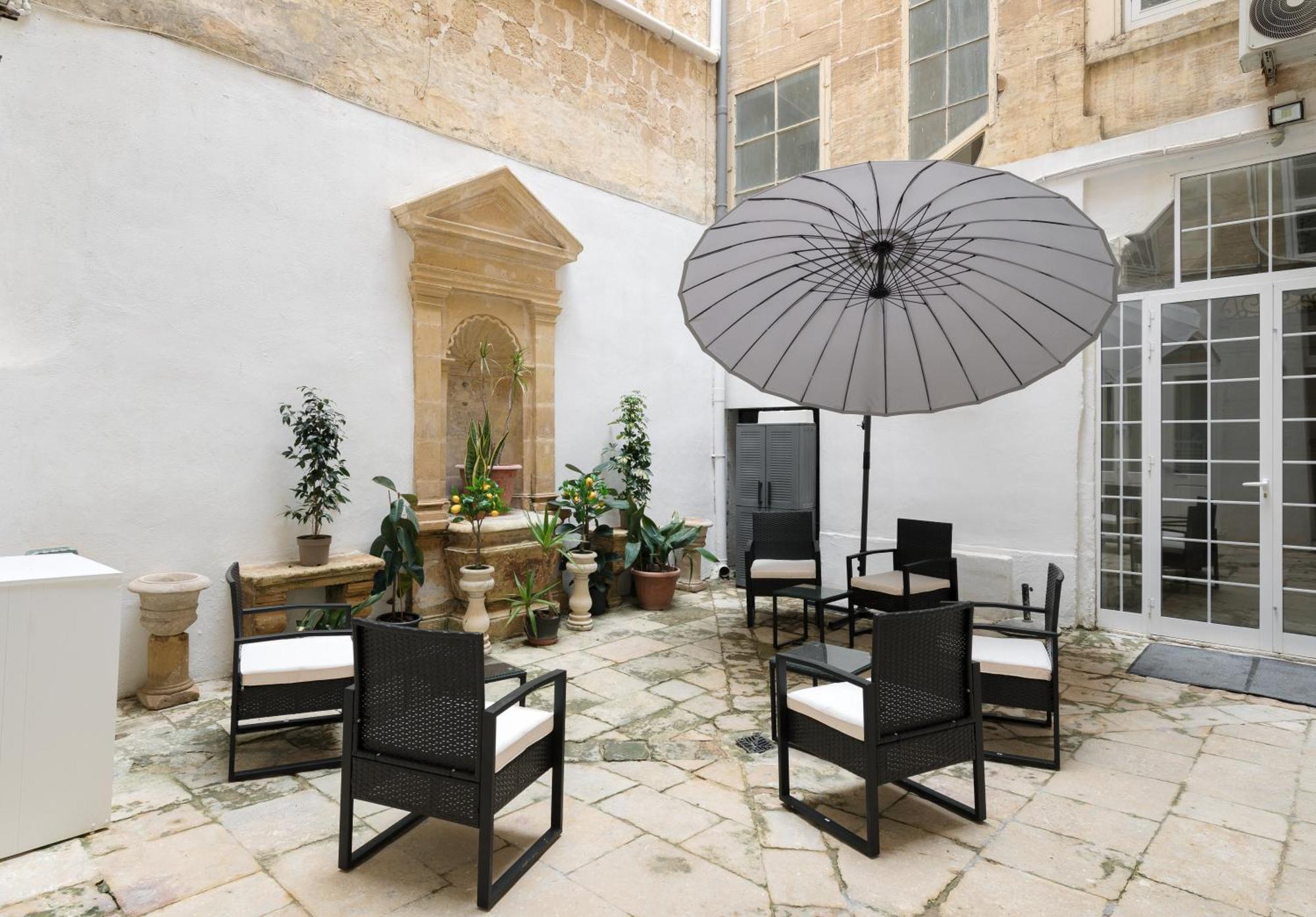 Traditional With Maltese Internal Court Yard - Designed With Traditional Stone And Tiling Apartment