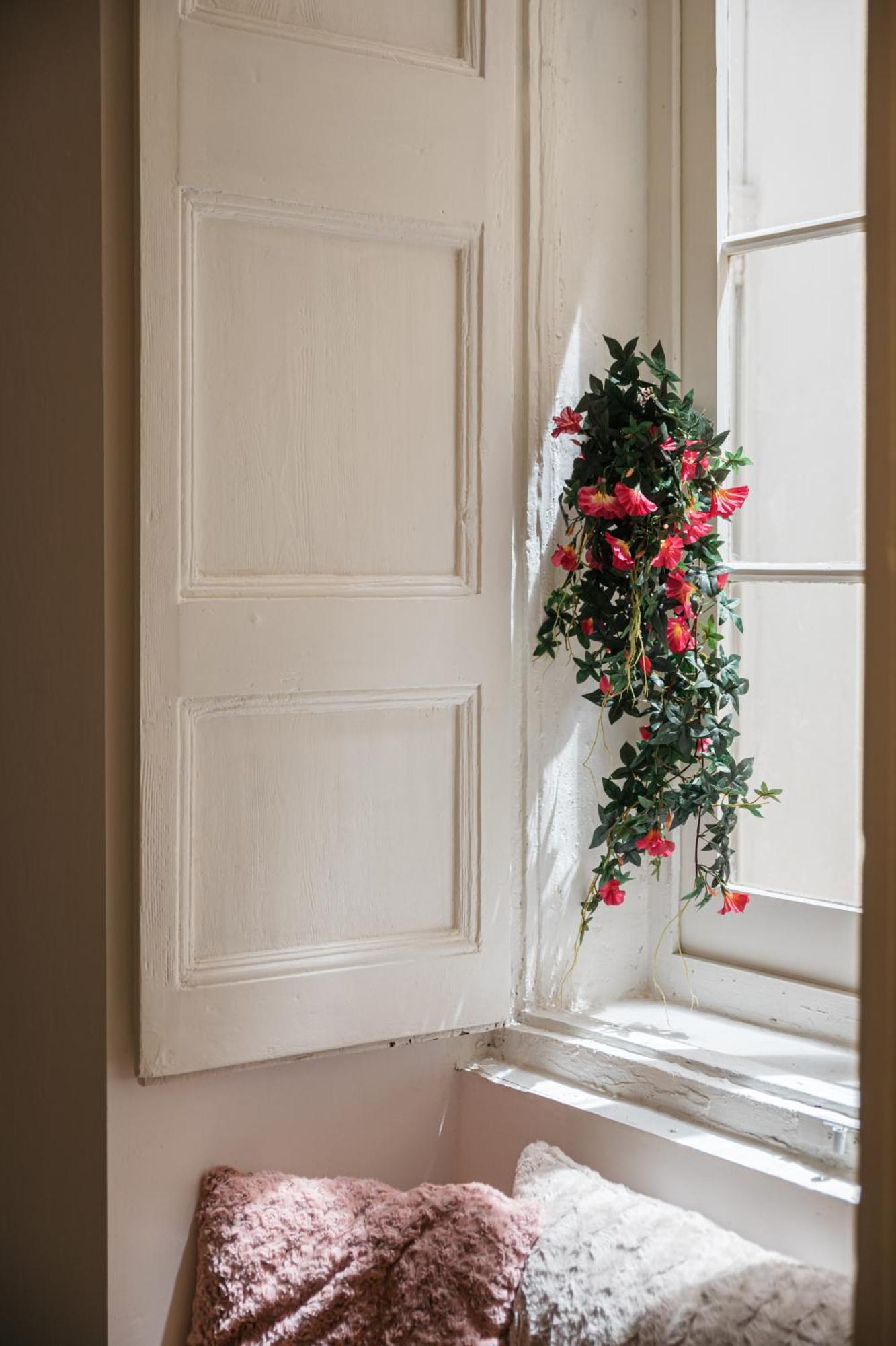 Apartment Traditional With Maltese Internal Court Yard - Designed With Traditional Stone And Tiling Valletta