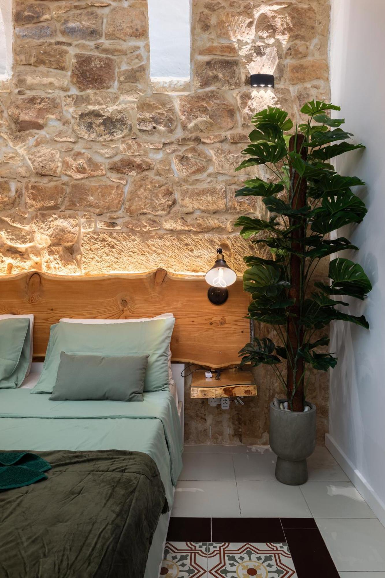 Traditional With Maltese Internal Court Yard - Designed With Traditional Stone And Tiling