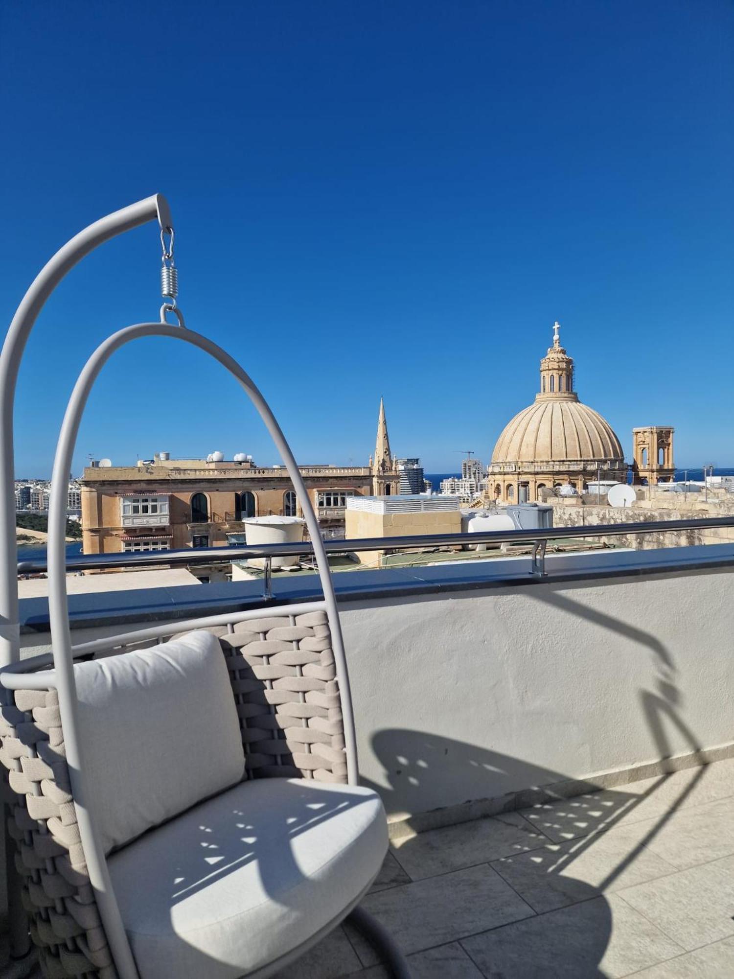 The Embassy Hotel 4*