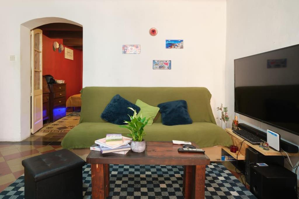 Private In Heart Of Apartment *