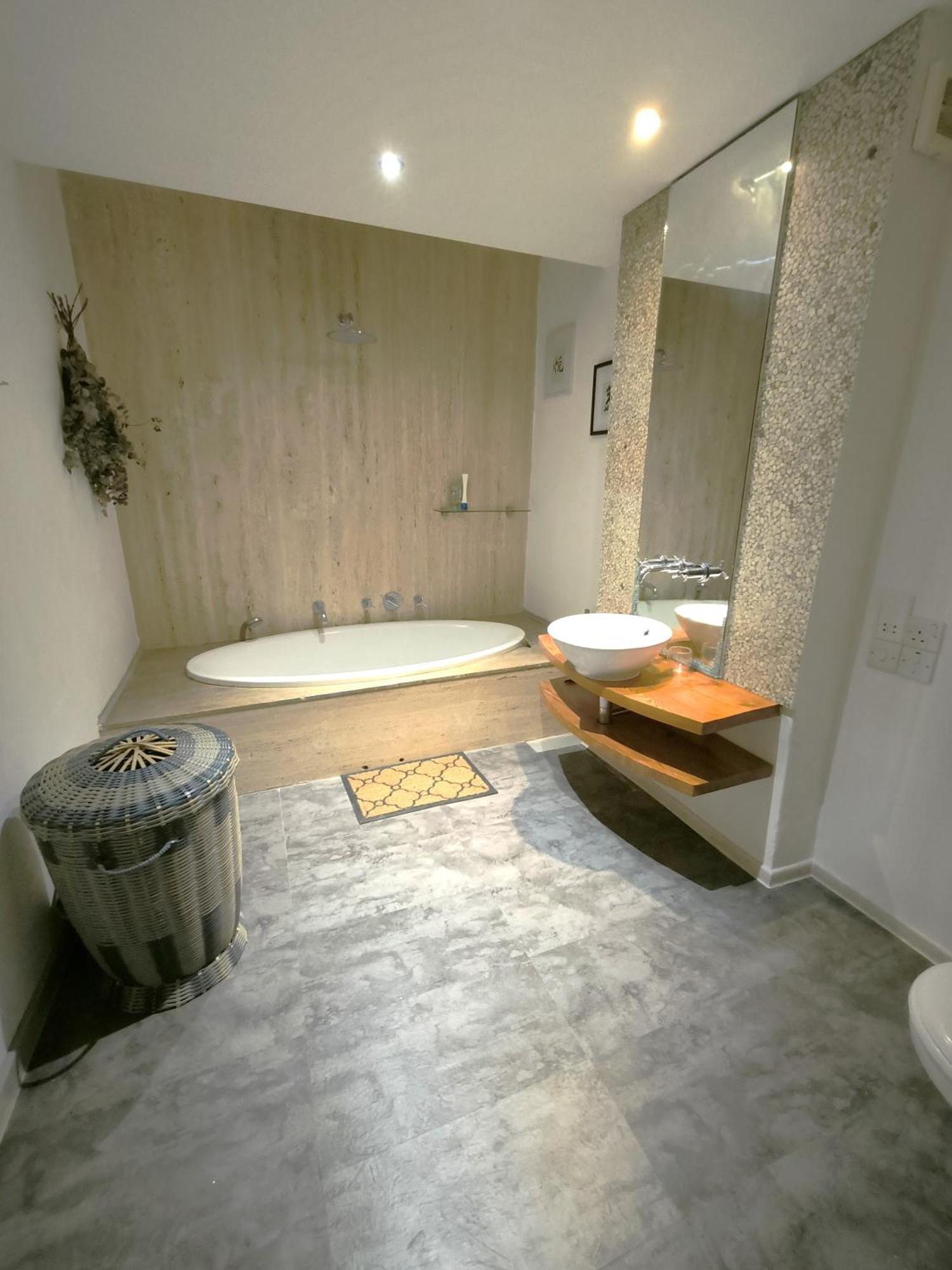 Stunning 3 Bedroom Town House *