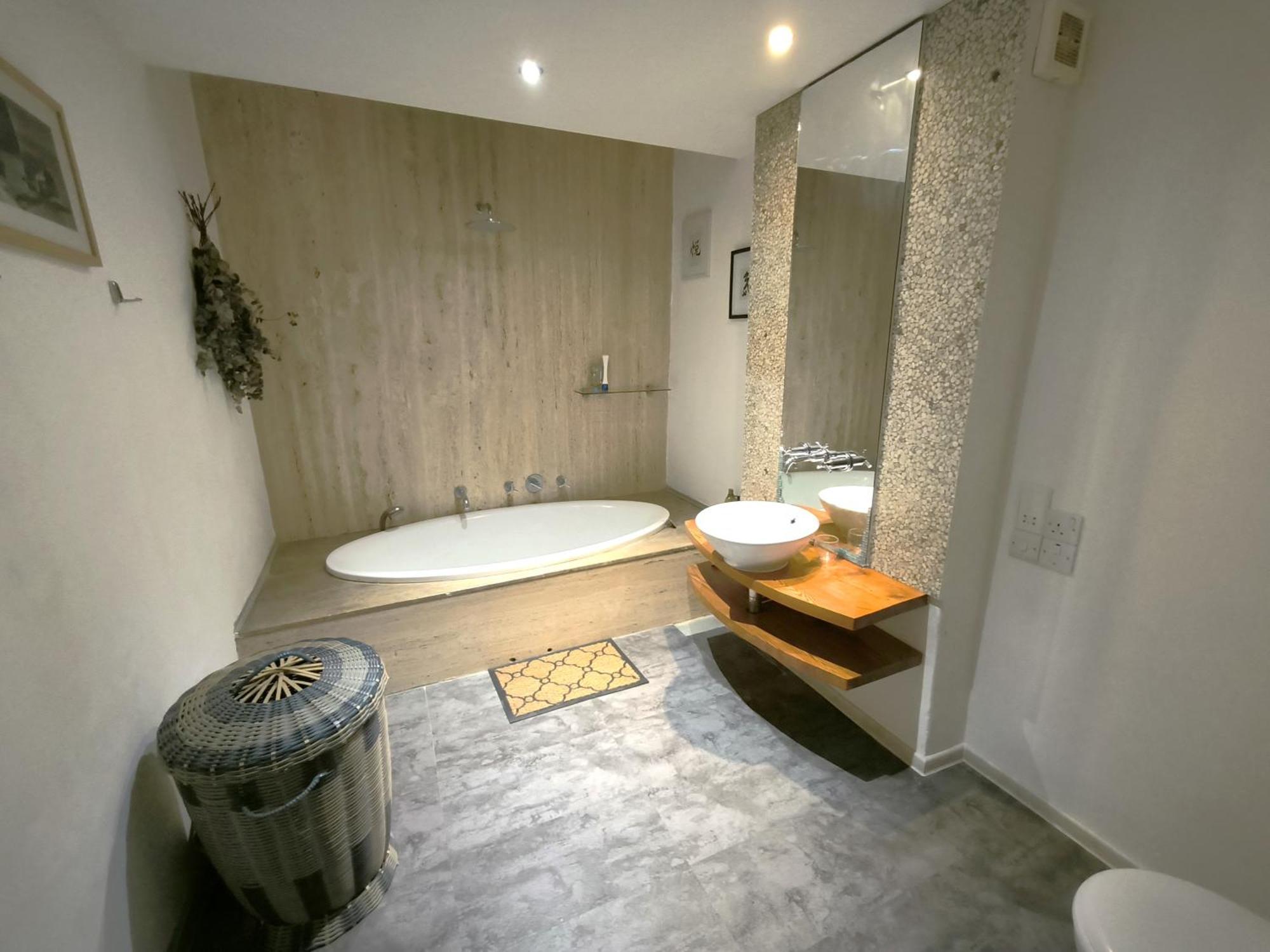 Apartment Stunning 3 Bedroom Town House