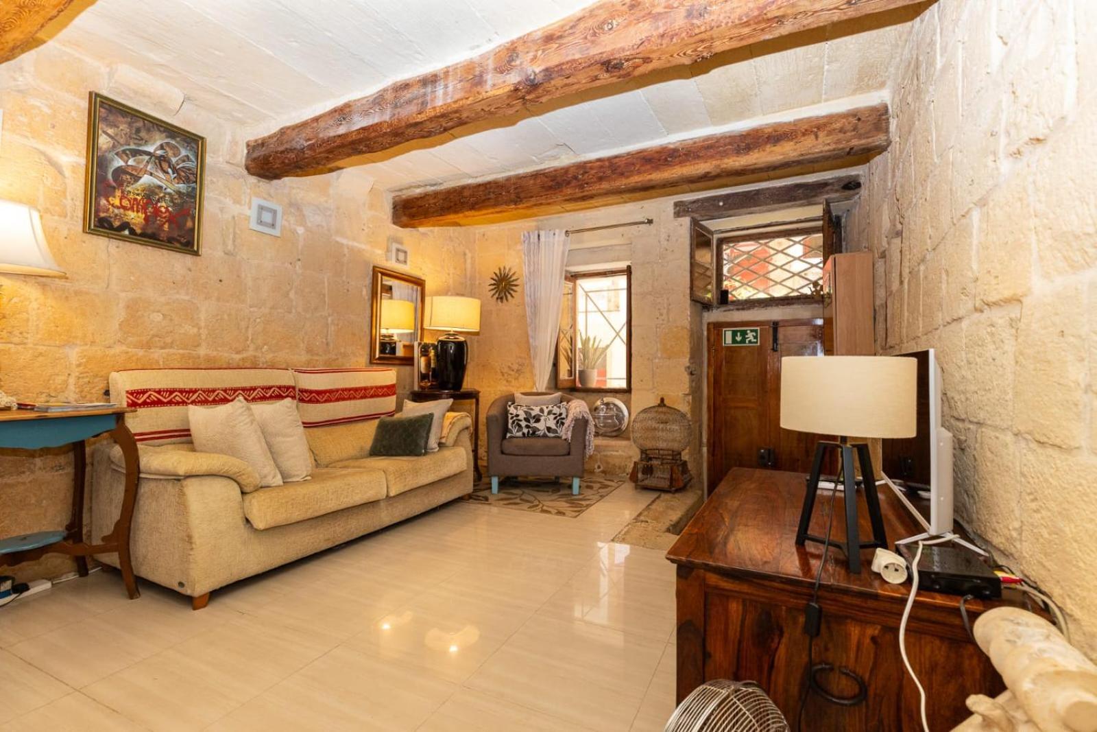 Valletta, Renaissance Building Apartment *