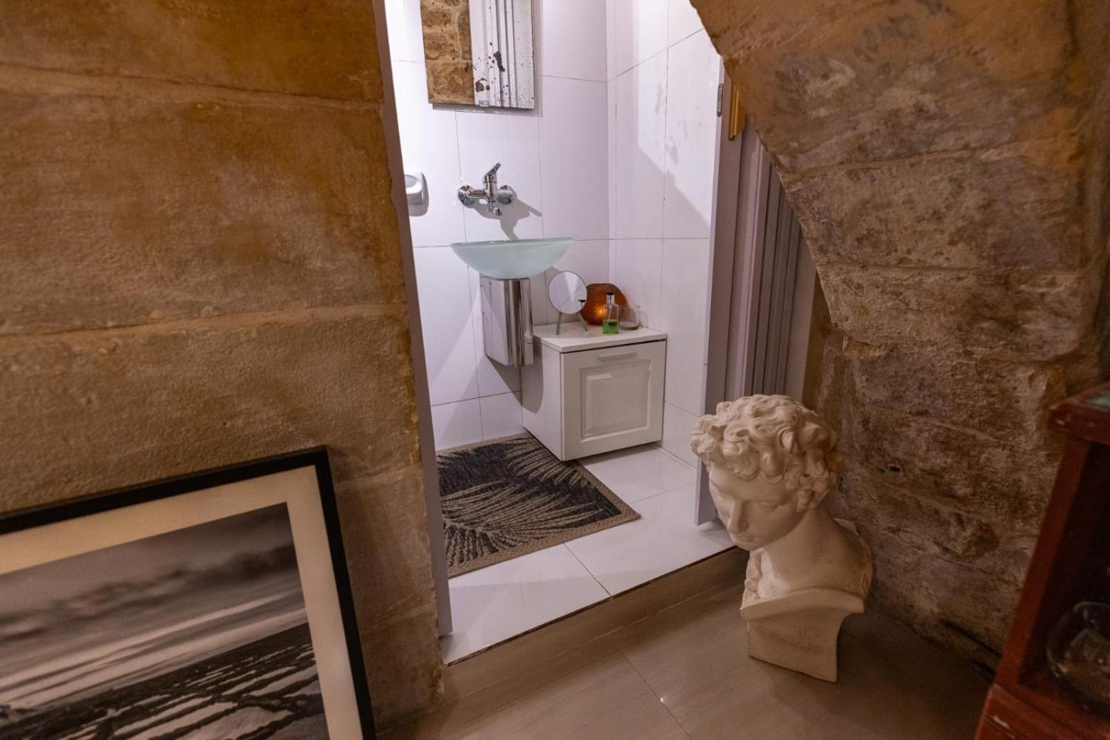 Valletta, Renaissance Building Apartment