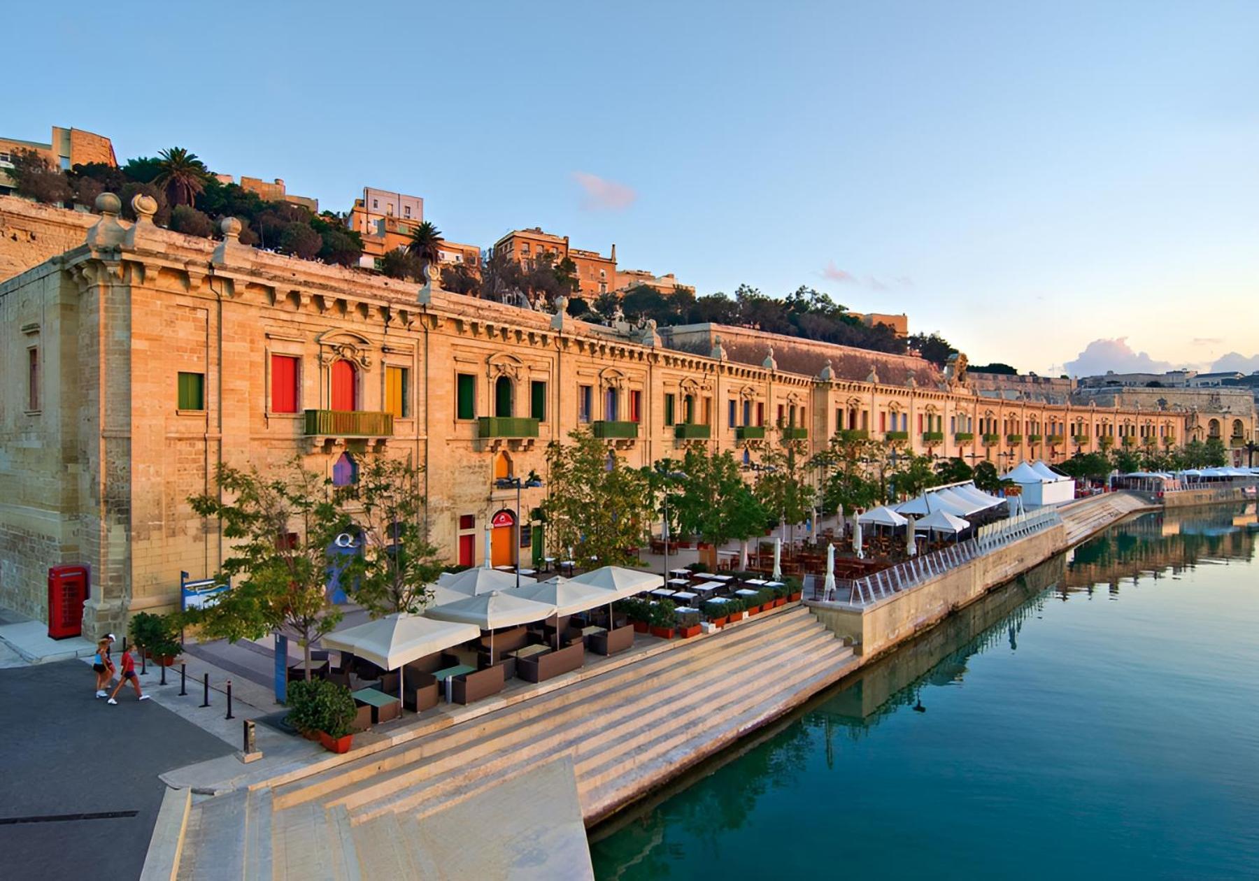 Apartment Exclusive With Historic Charm *