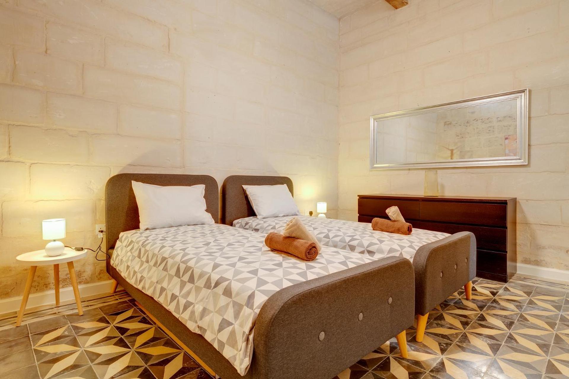 Exclusive With Historic Charm Apartment *