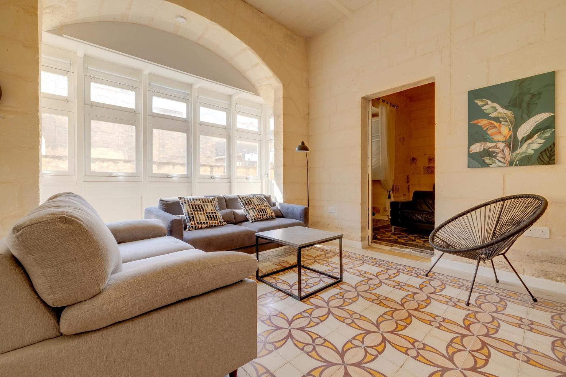 Apartment Exclusive With Historic Charm *