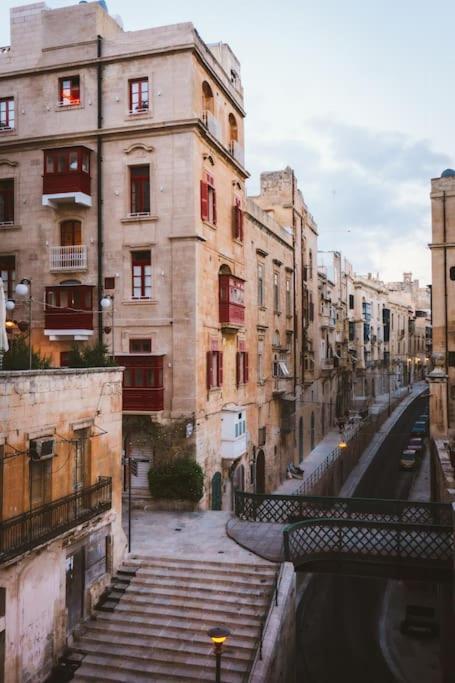 Apartment Charming, Designer 1 Bedroom Loft By 360 Estates Valletta