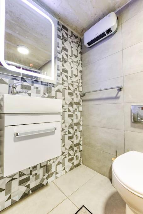 Charming, Designer 1 Bedroom Loft By 360 Estates Apartment