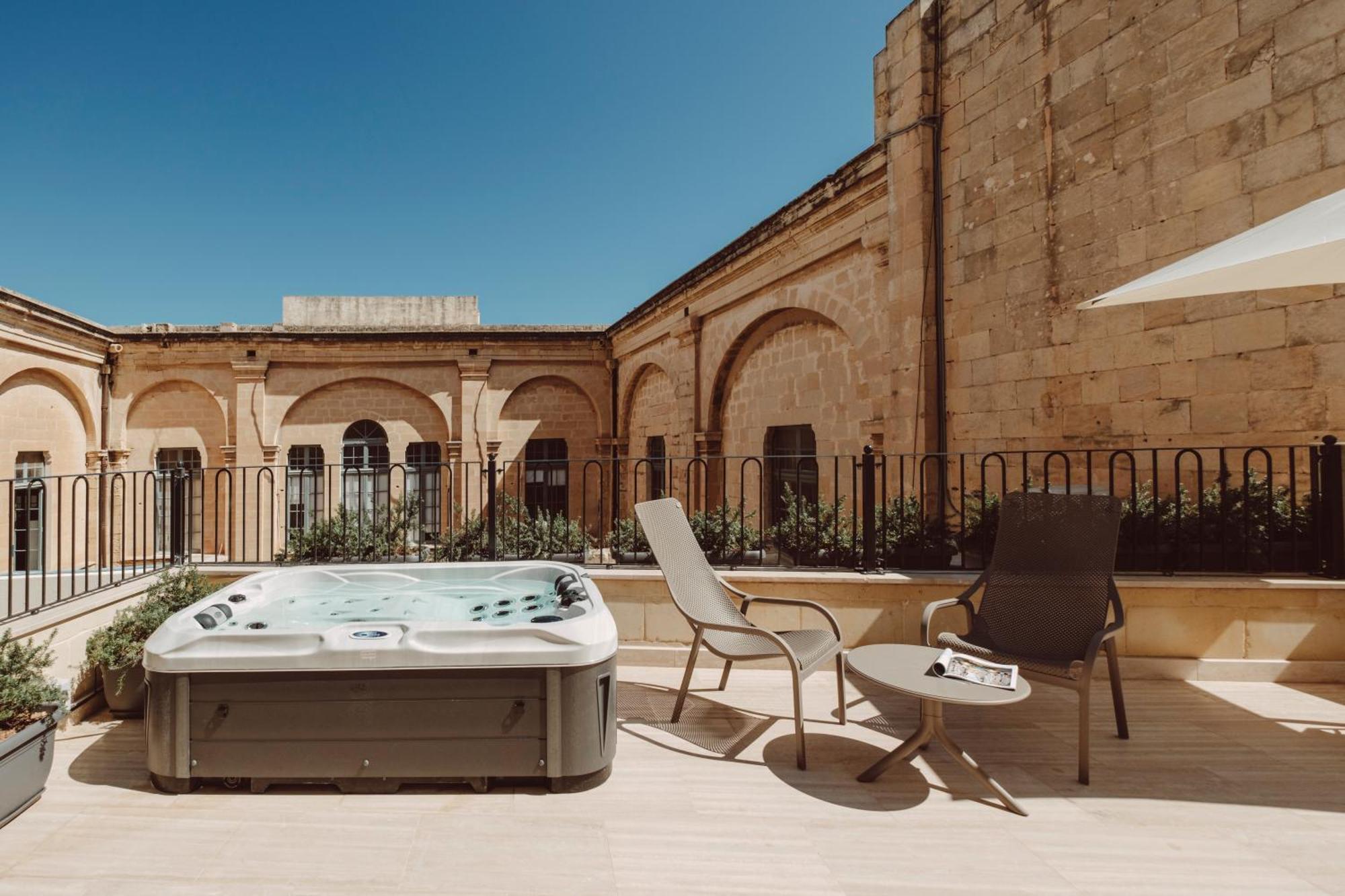 Hotel San Karlu 3*