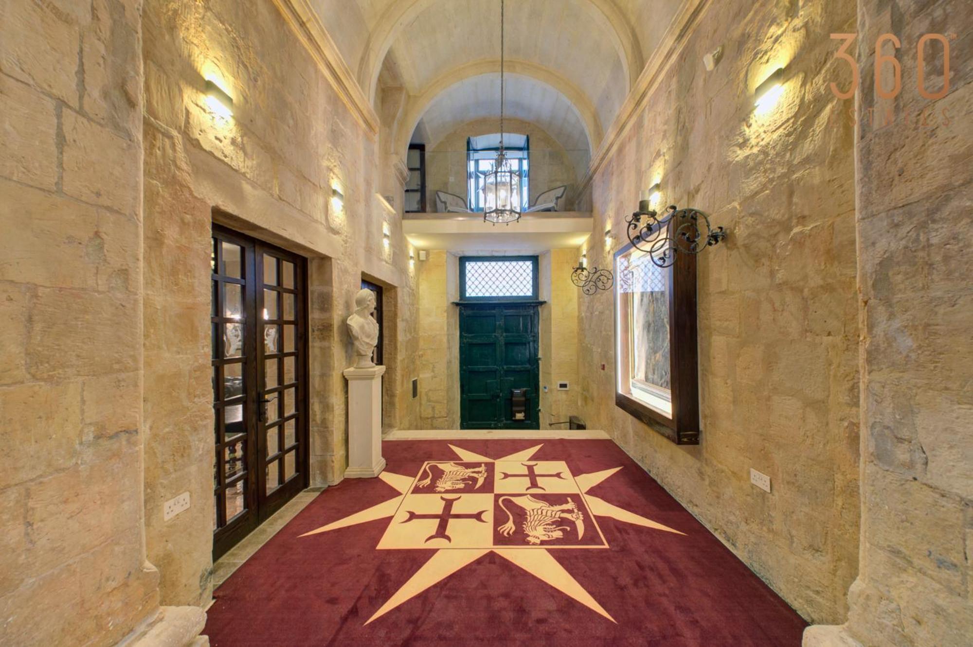 A Luxurious Palazzo In Valetta With Private Pool By 360 Estates Villa *