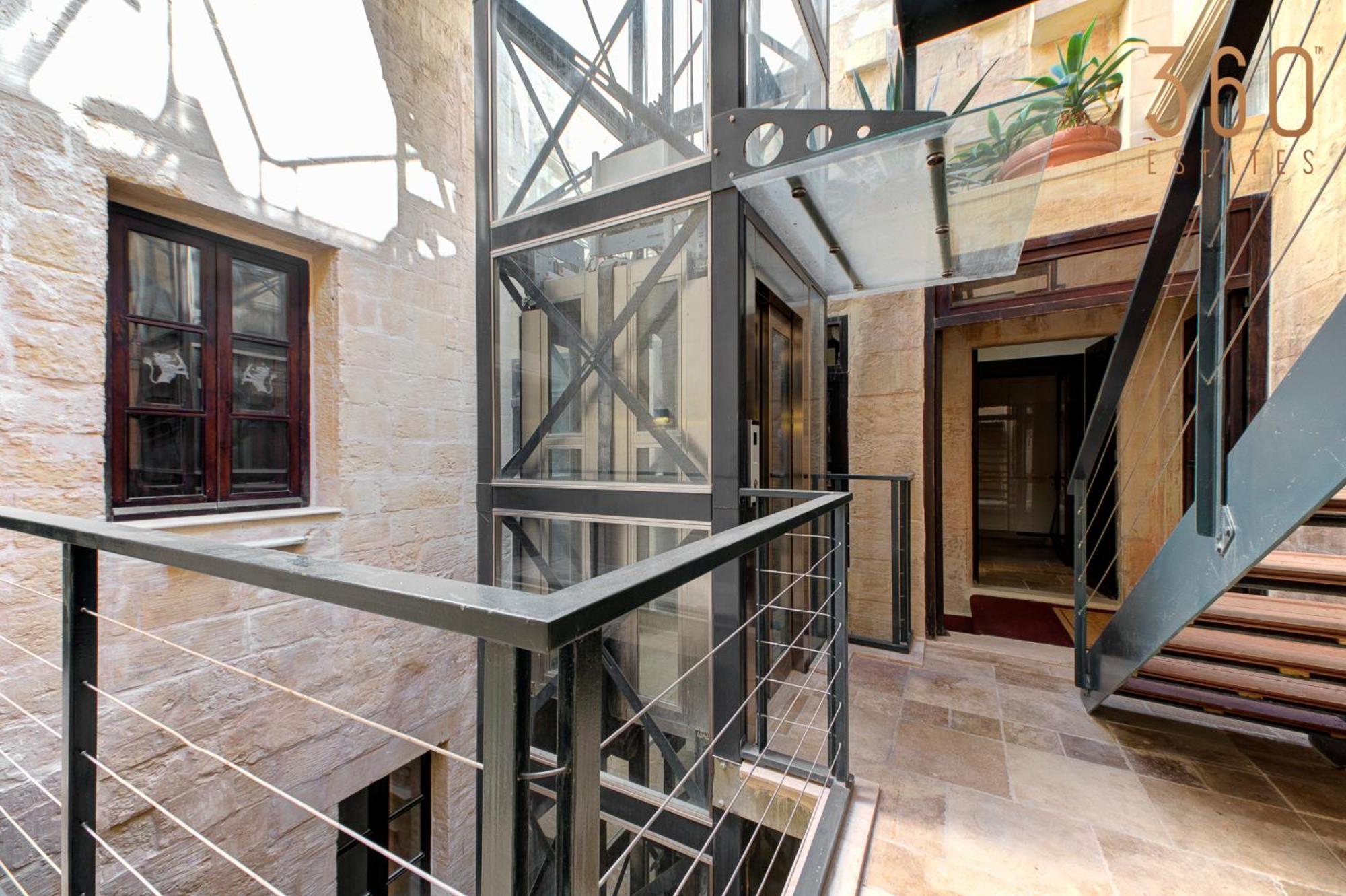 A Luxurious Palazzo In Valetta With Private Pool By 360 Estates Villa