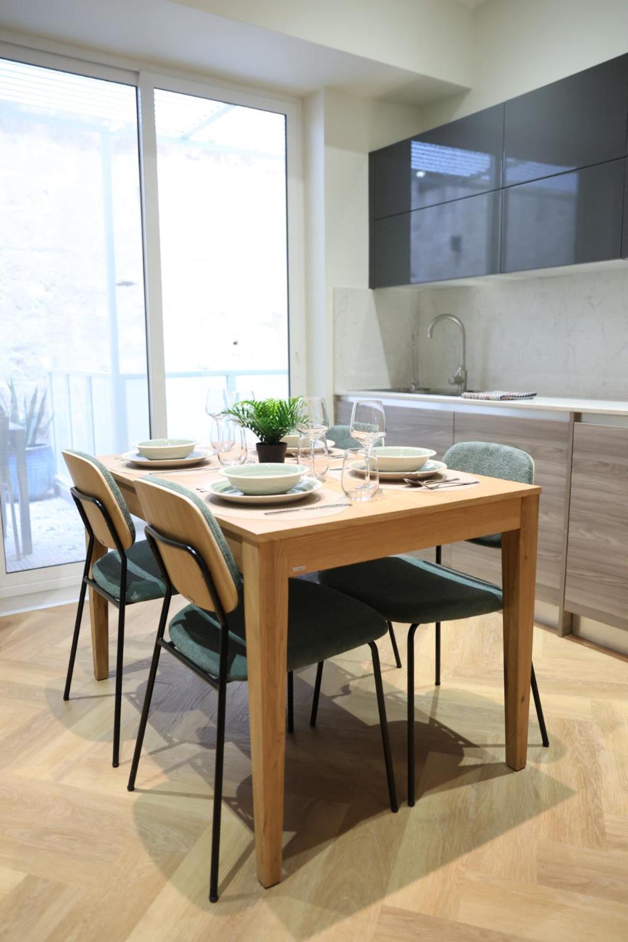 In Style Apartment *