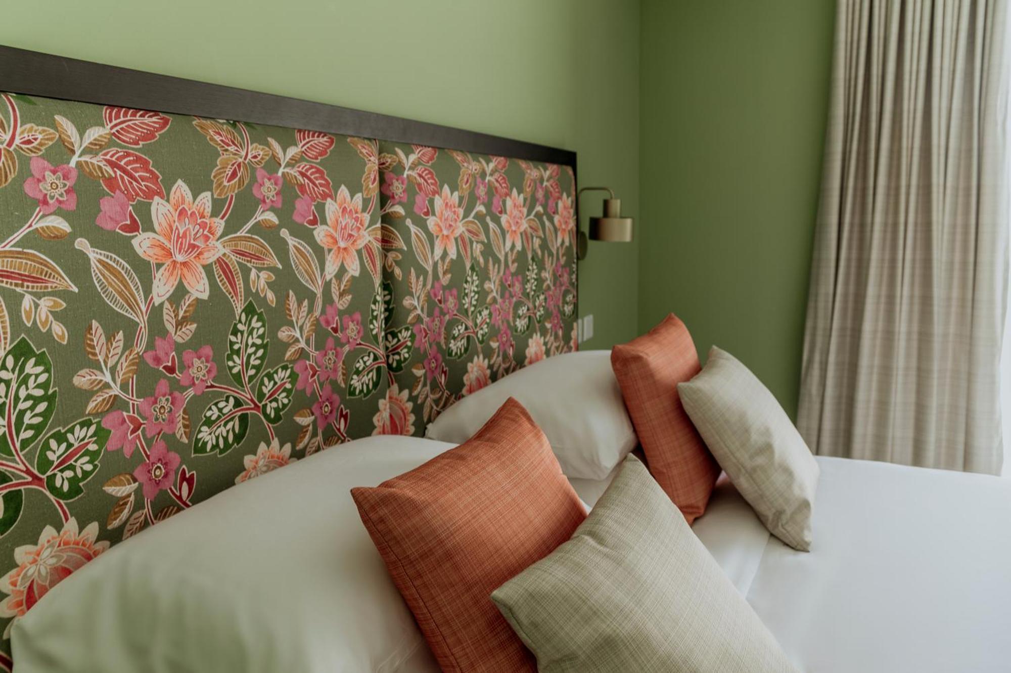 King Charles Hotel *