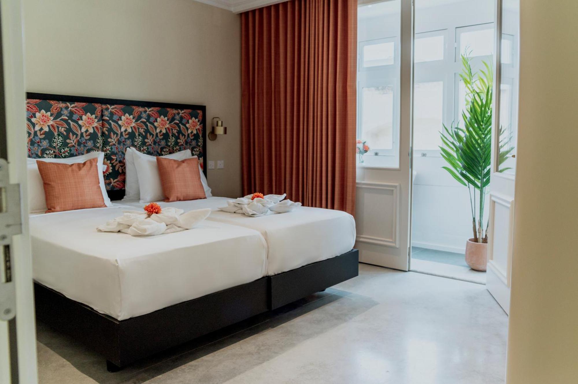King Charles Hotel *