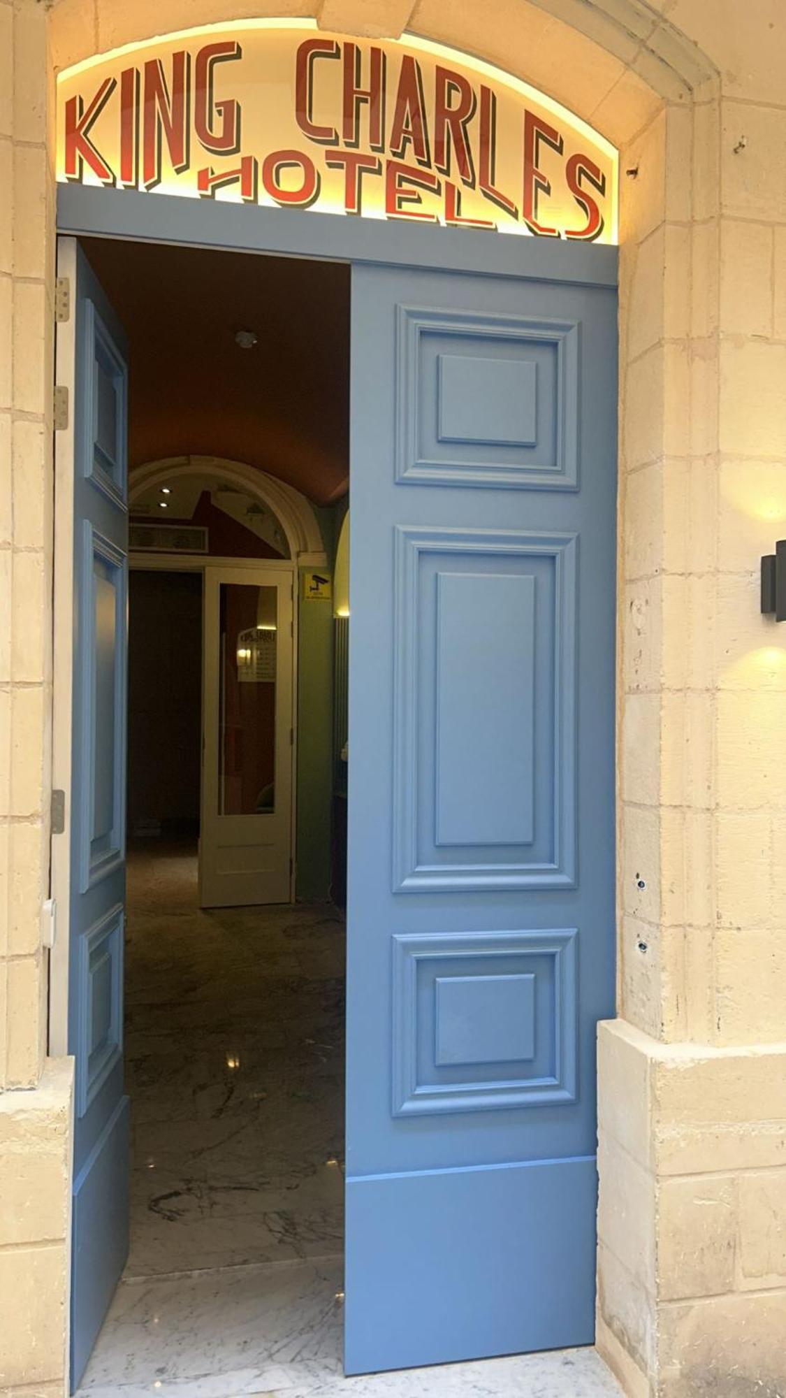 King Charles Hotel *