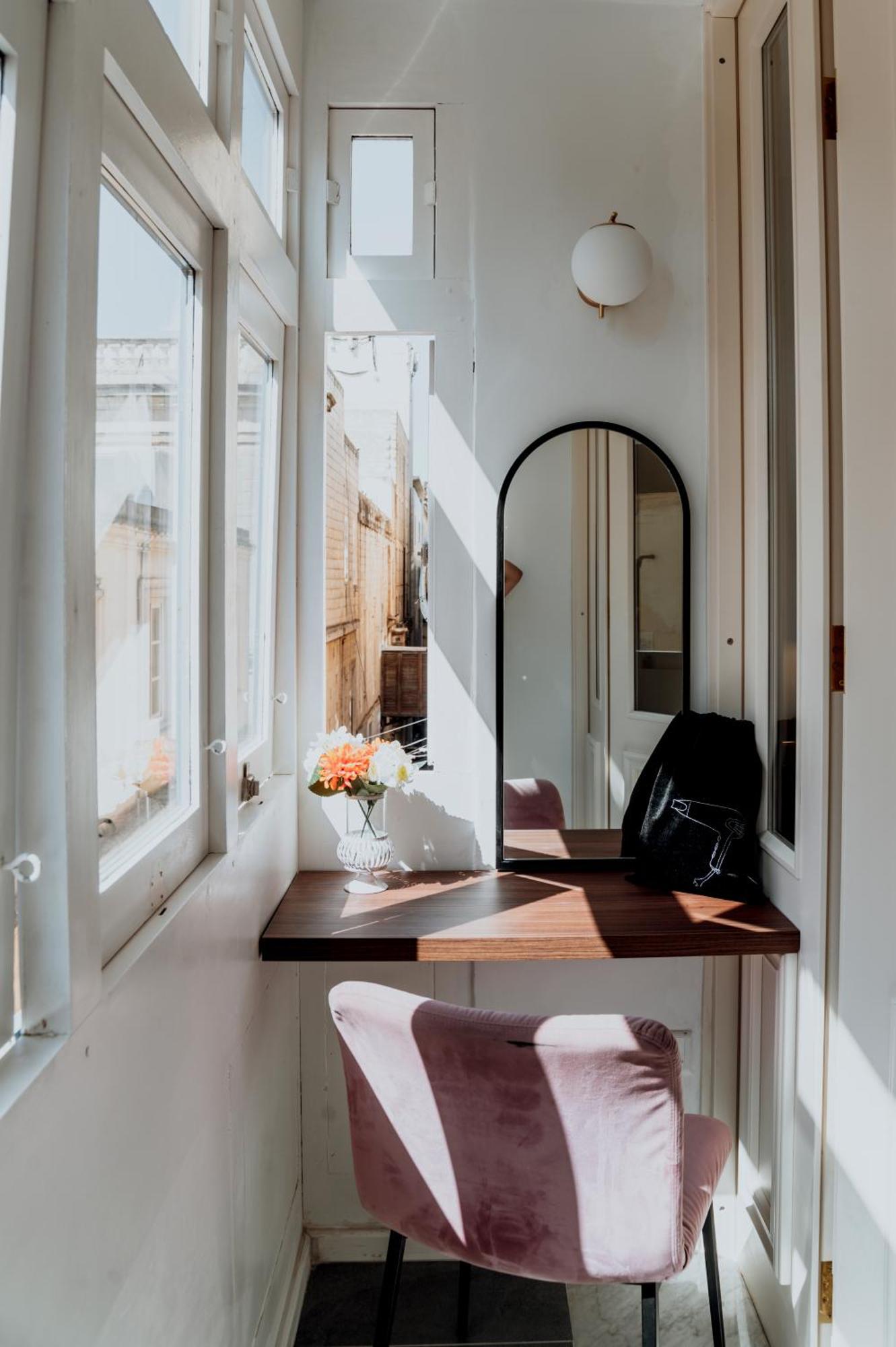 King Charles Hotel