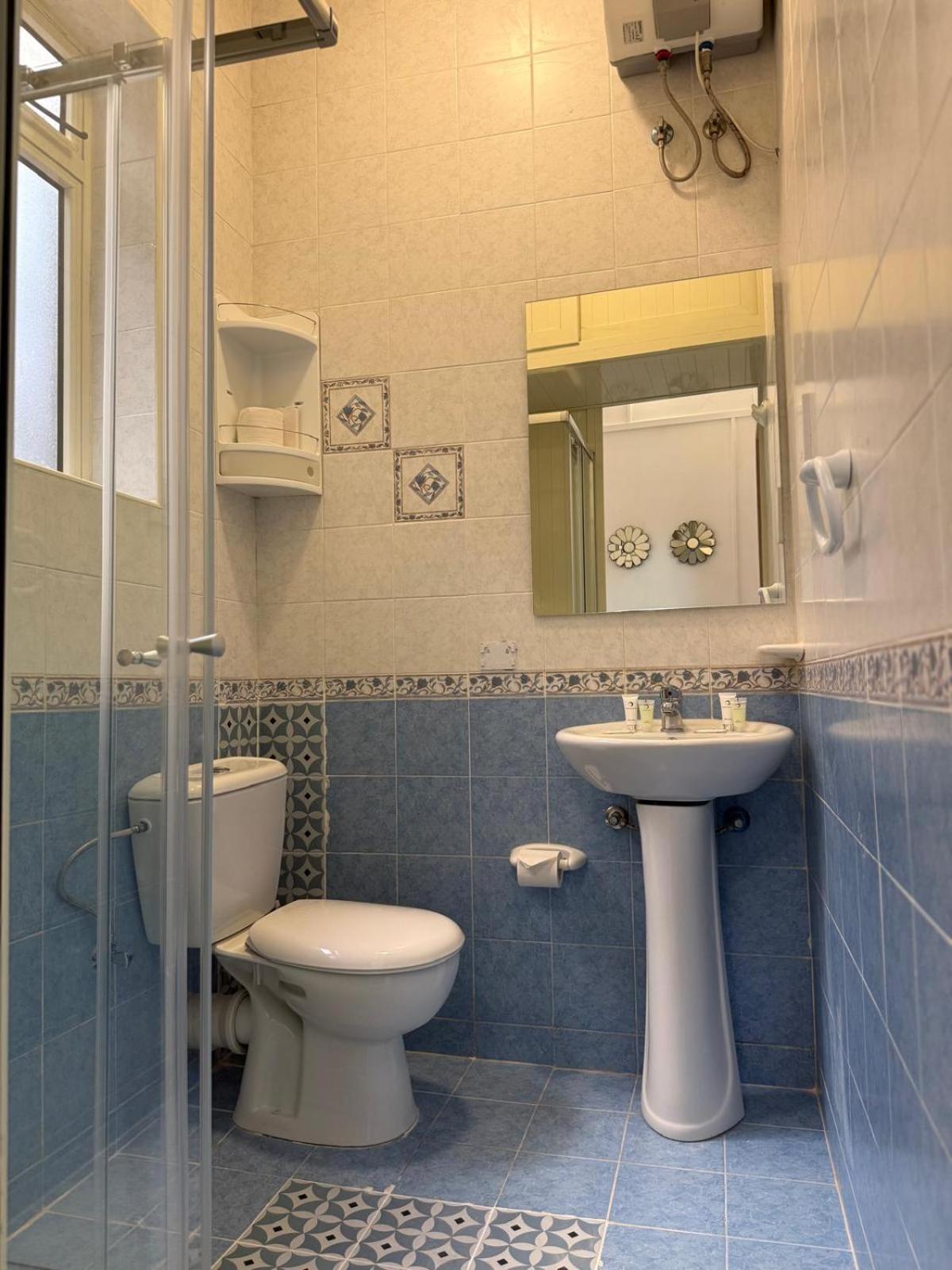 Apartment Fac- Falcon's Nest