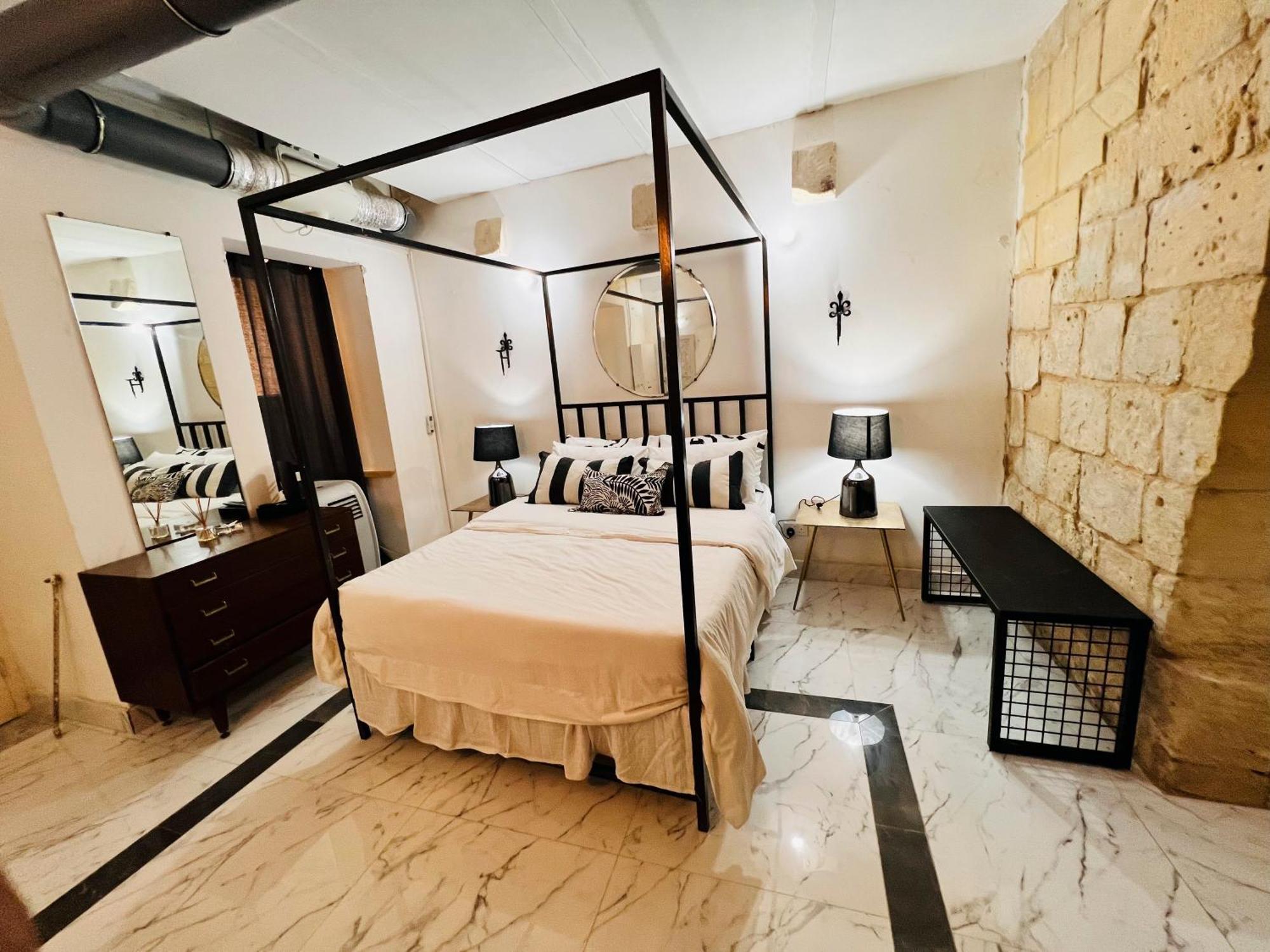 Cozy Charming Townhouse Prime Area Apartment *