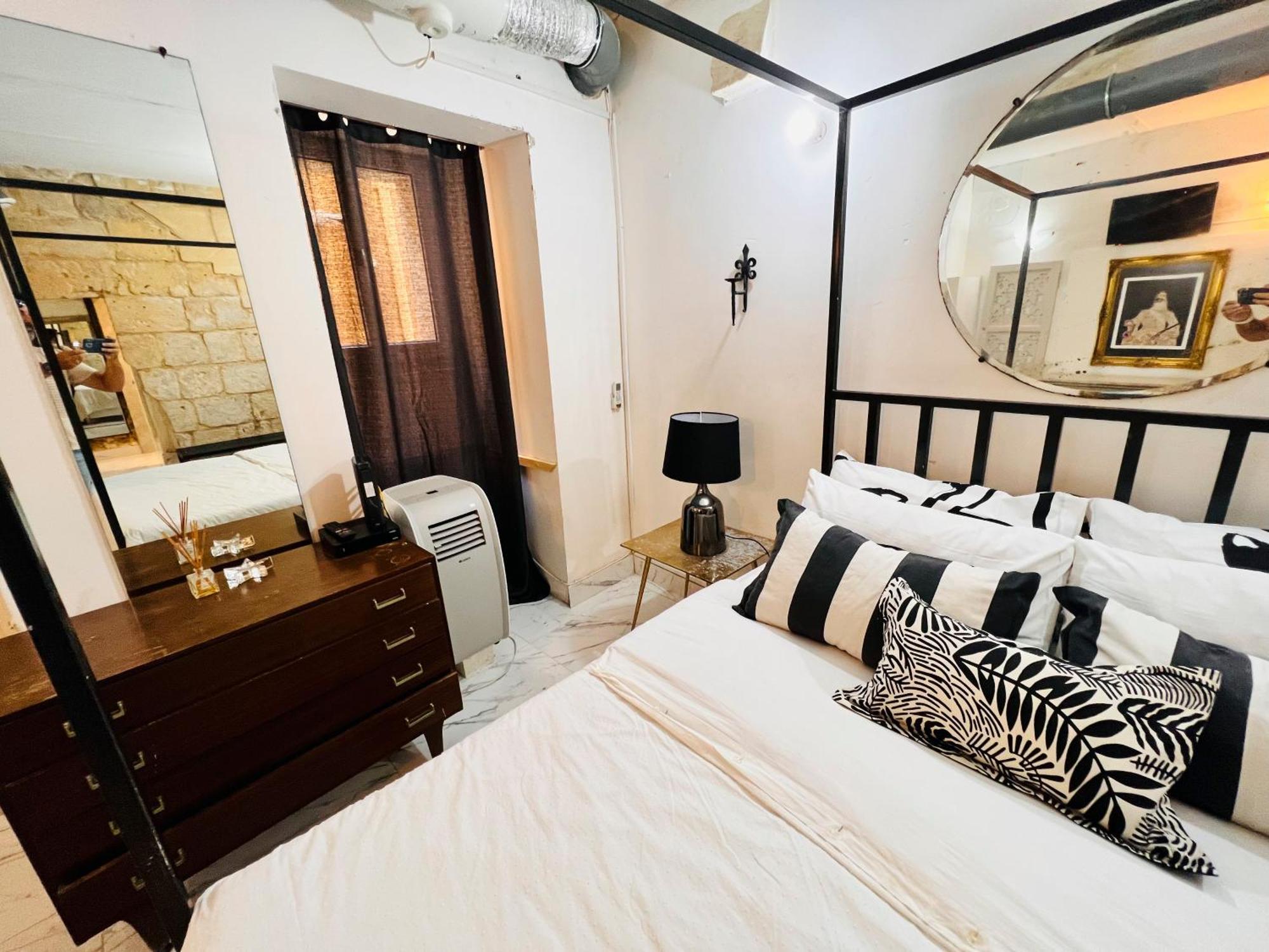 Apartment Cozy Charming Townhouse Prime Area Valletta