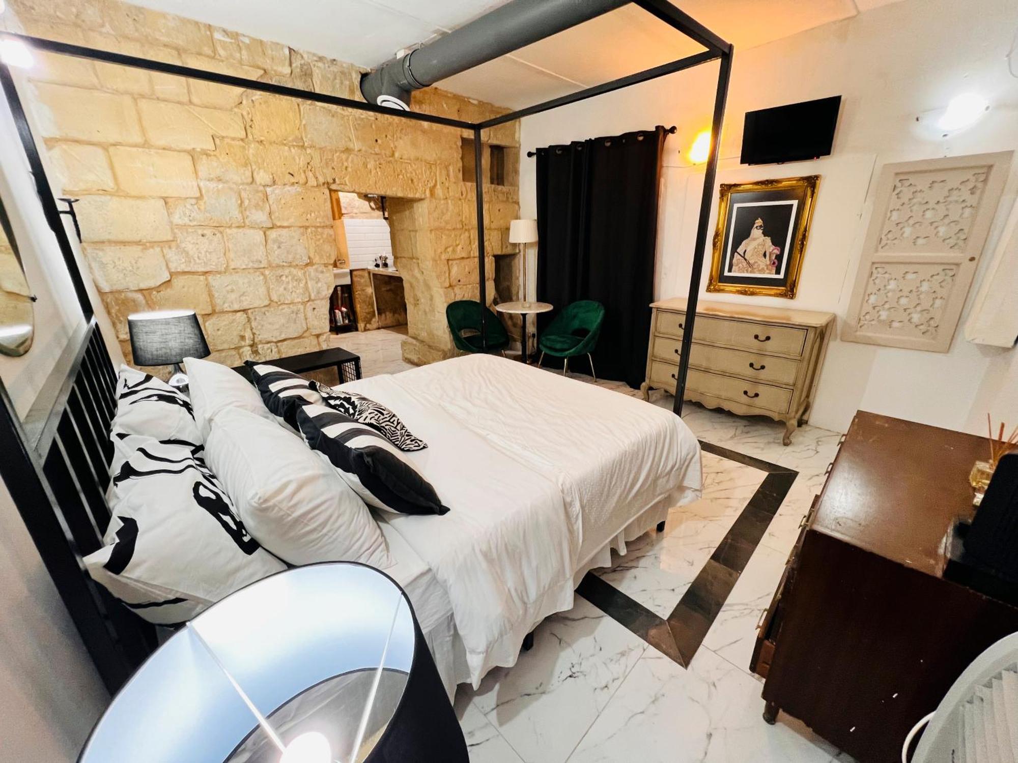 Cozy Charming Townhouse Prime Area Apartment