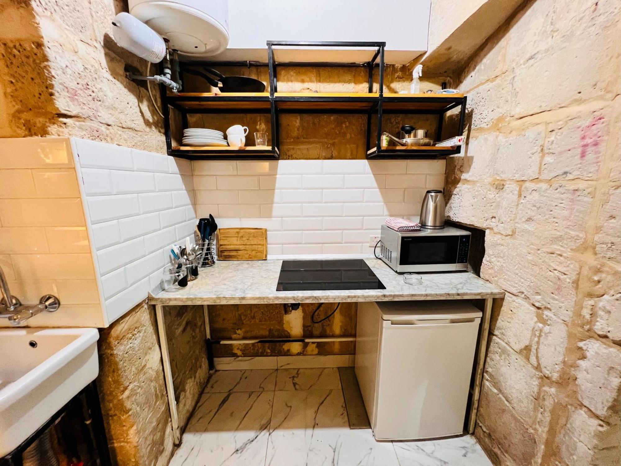 Cozy Charming Townhouse Prime Area Apartment