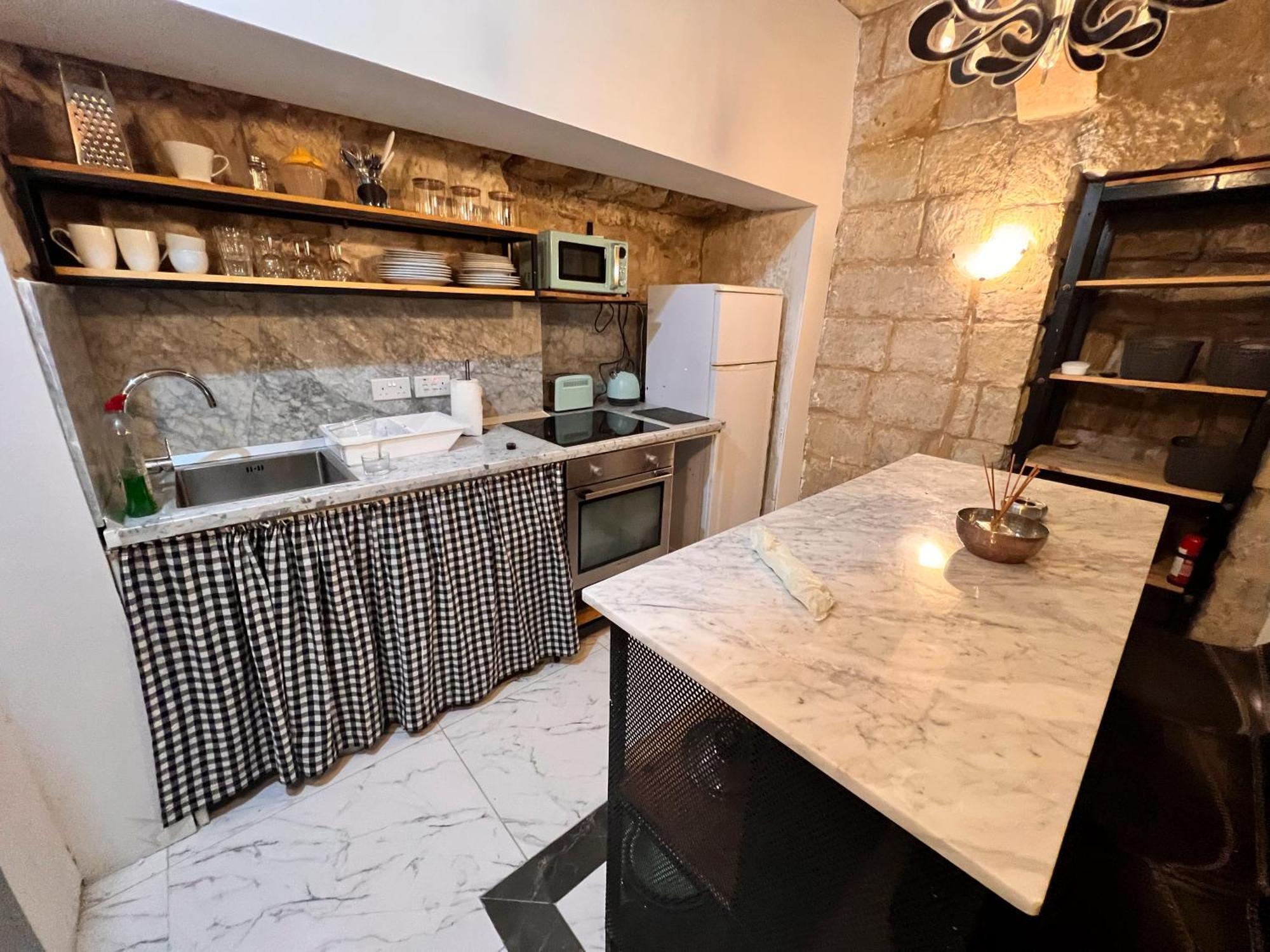Cozy Charming Townhouse Prime Area Apartment *