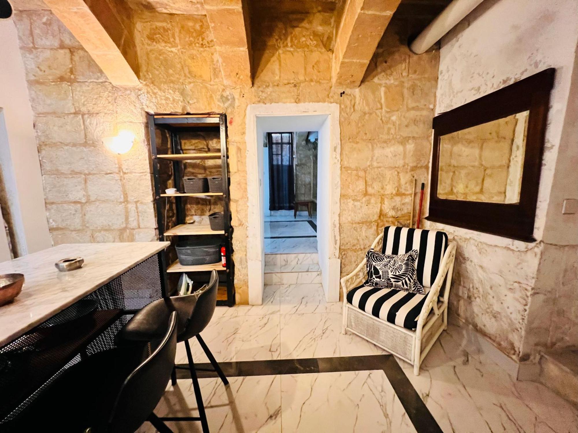 Apartment Cozy Charming Townhouse Prime Area *