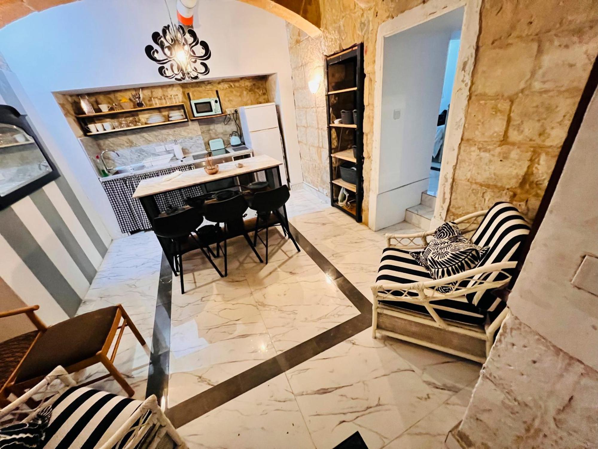 Cozy Charming Townhouse Prime Area Apartment Valletta