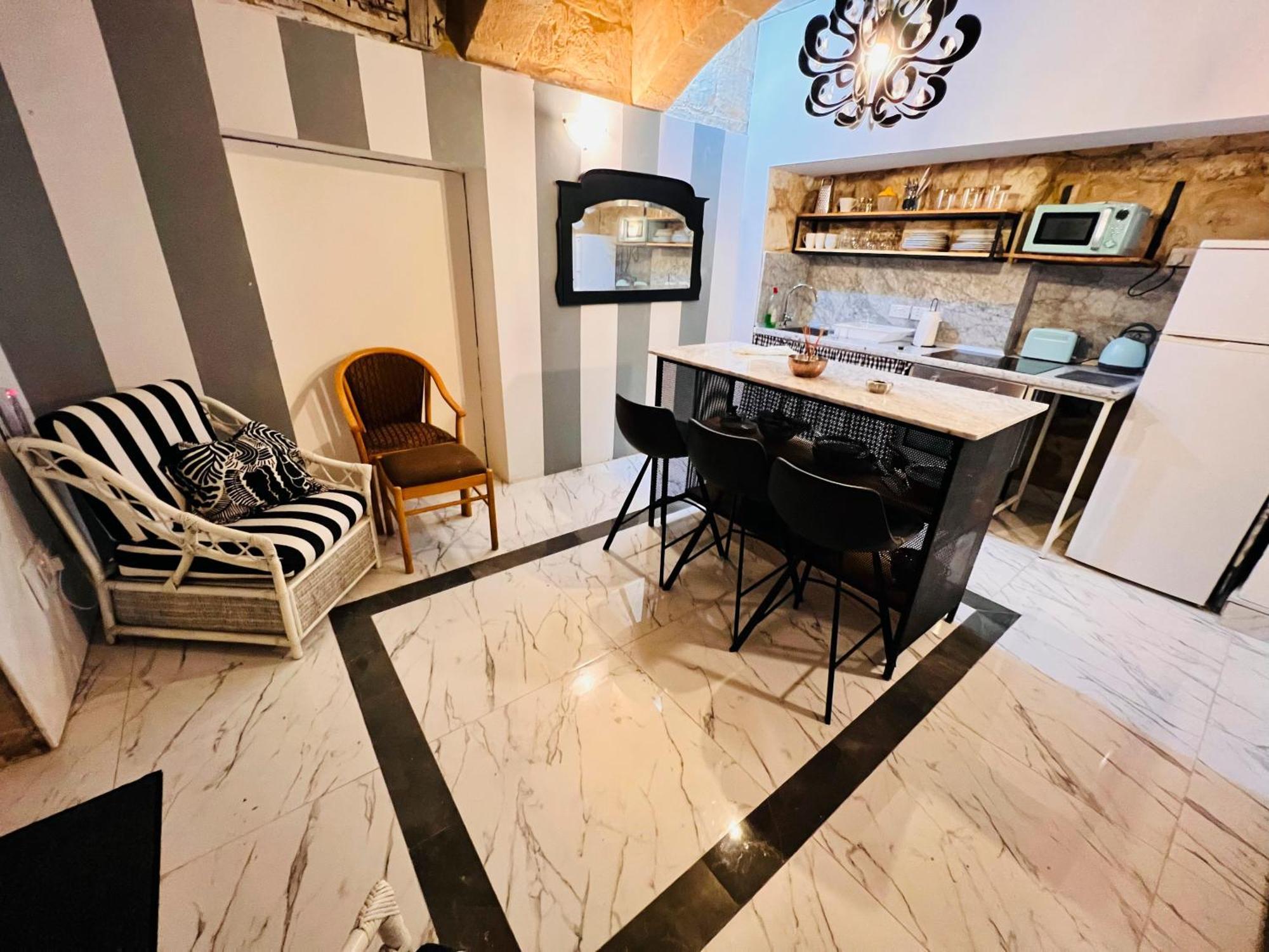 Apartment Cozy Charming Townhouse Prime Area Valletta