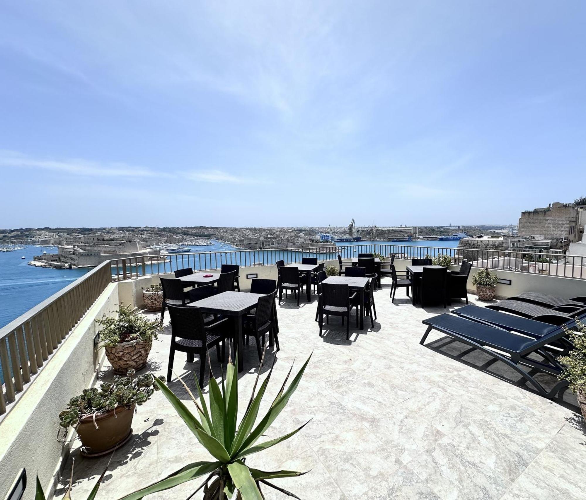 Hotel Grand Harbour