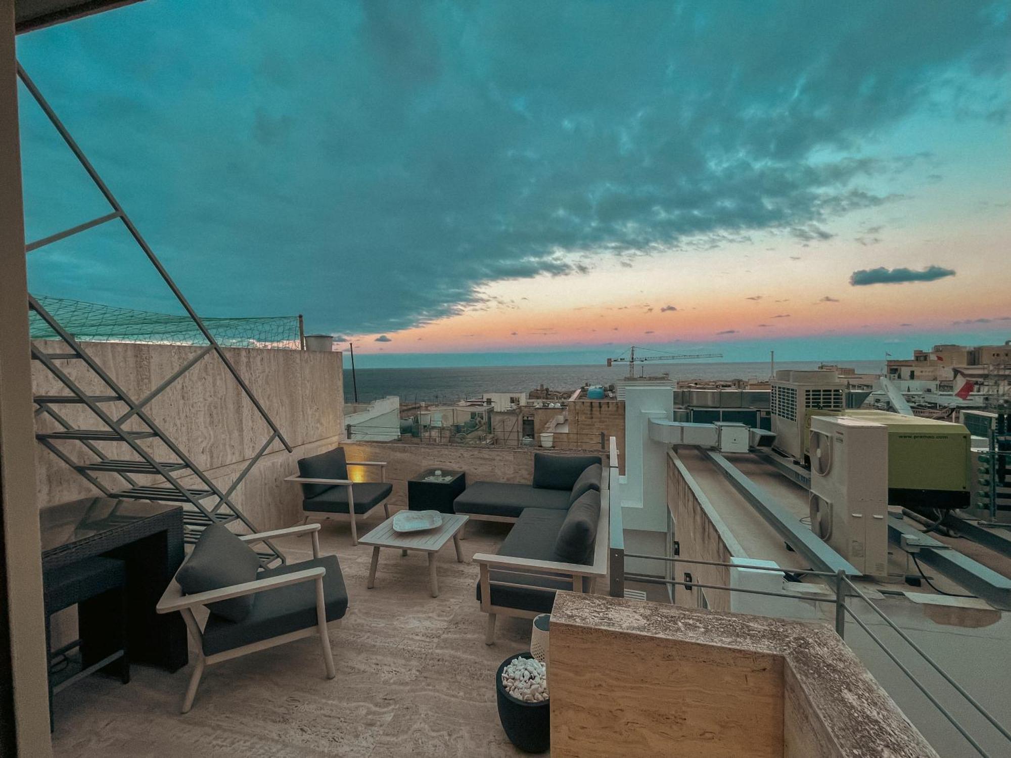 Penthouse With Jacuzzi & Panoramic Views - Heart Of Apartment