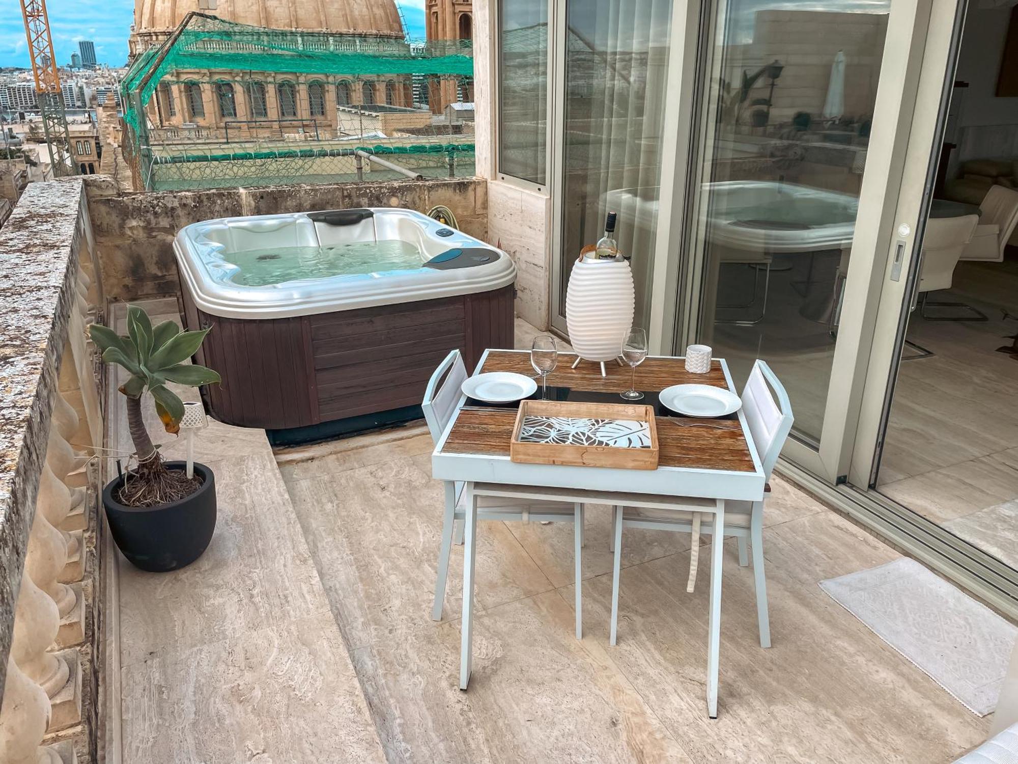 Penthouse With Jacuzzi & Panoramic Views - Heart Of Apartment *