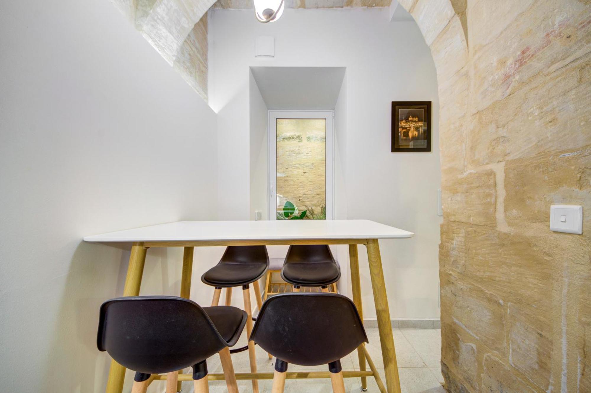 Beautiful, Designer 2br In Heart Of By 360 Estates *