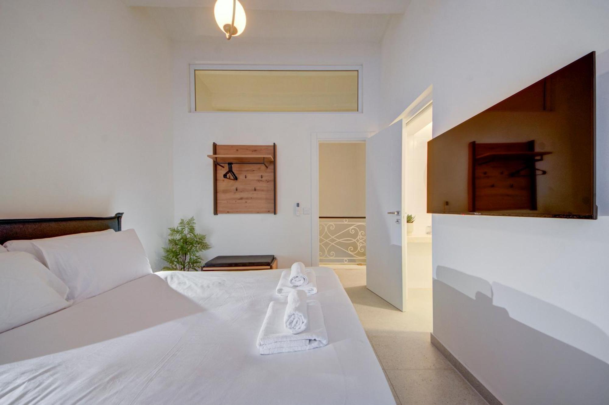 Apartment Beautiful, Designer 2br In Heart Of By 360 Estates