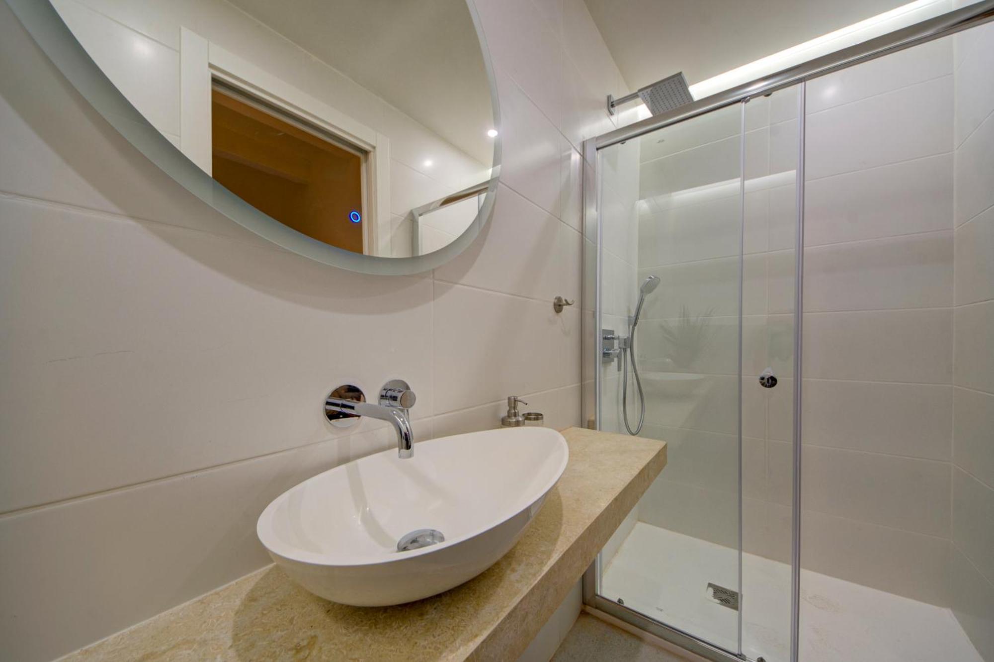 Beautiful, Designer 2br In Heart Of By 360 Estates