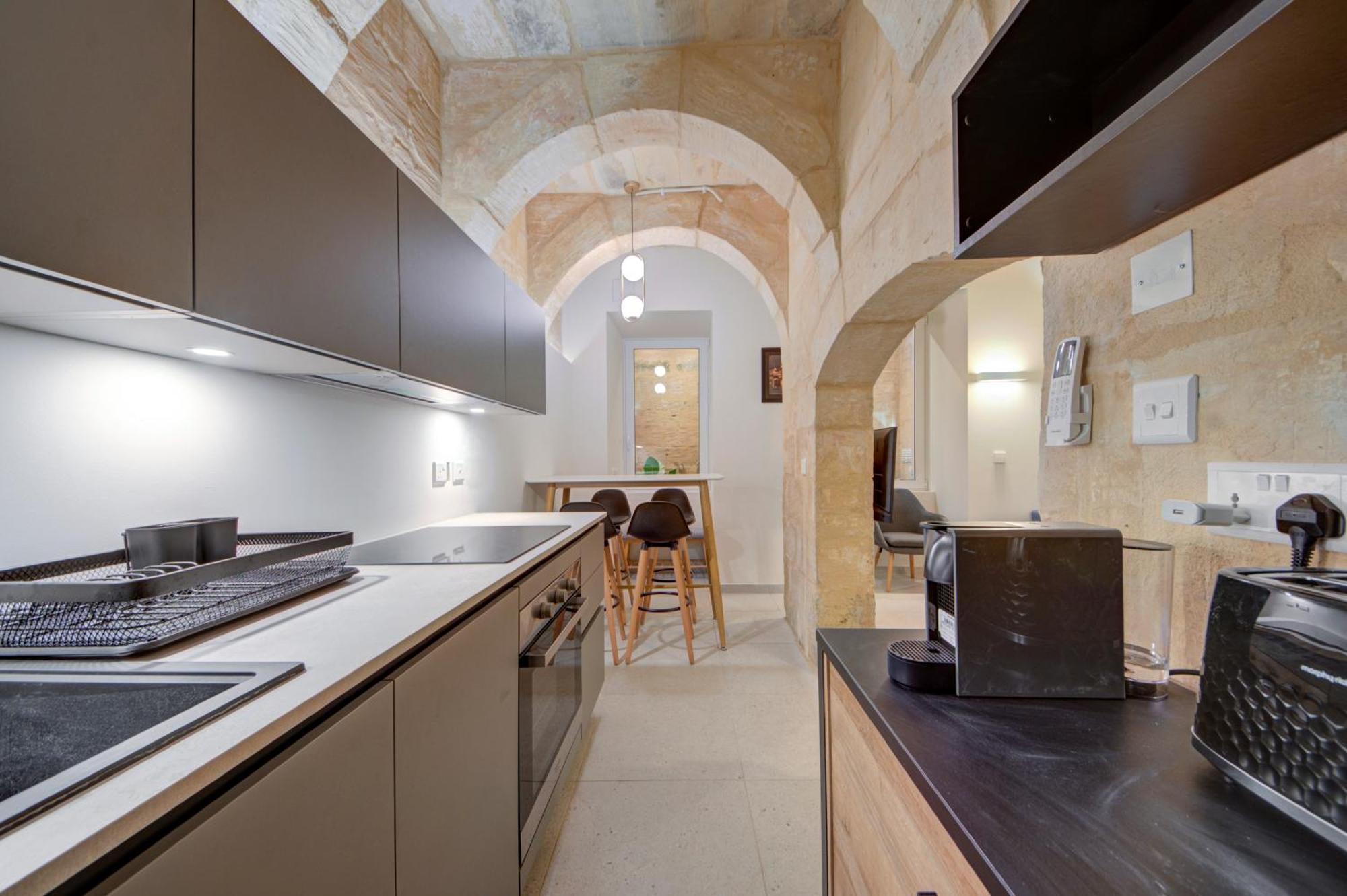Beautiful, Designer 2br In Heart Of By 360 Estates