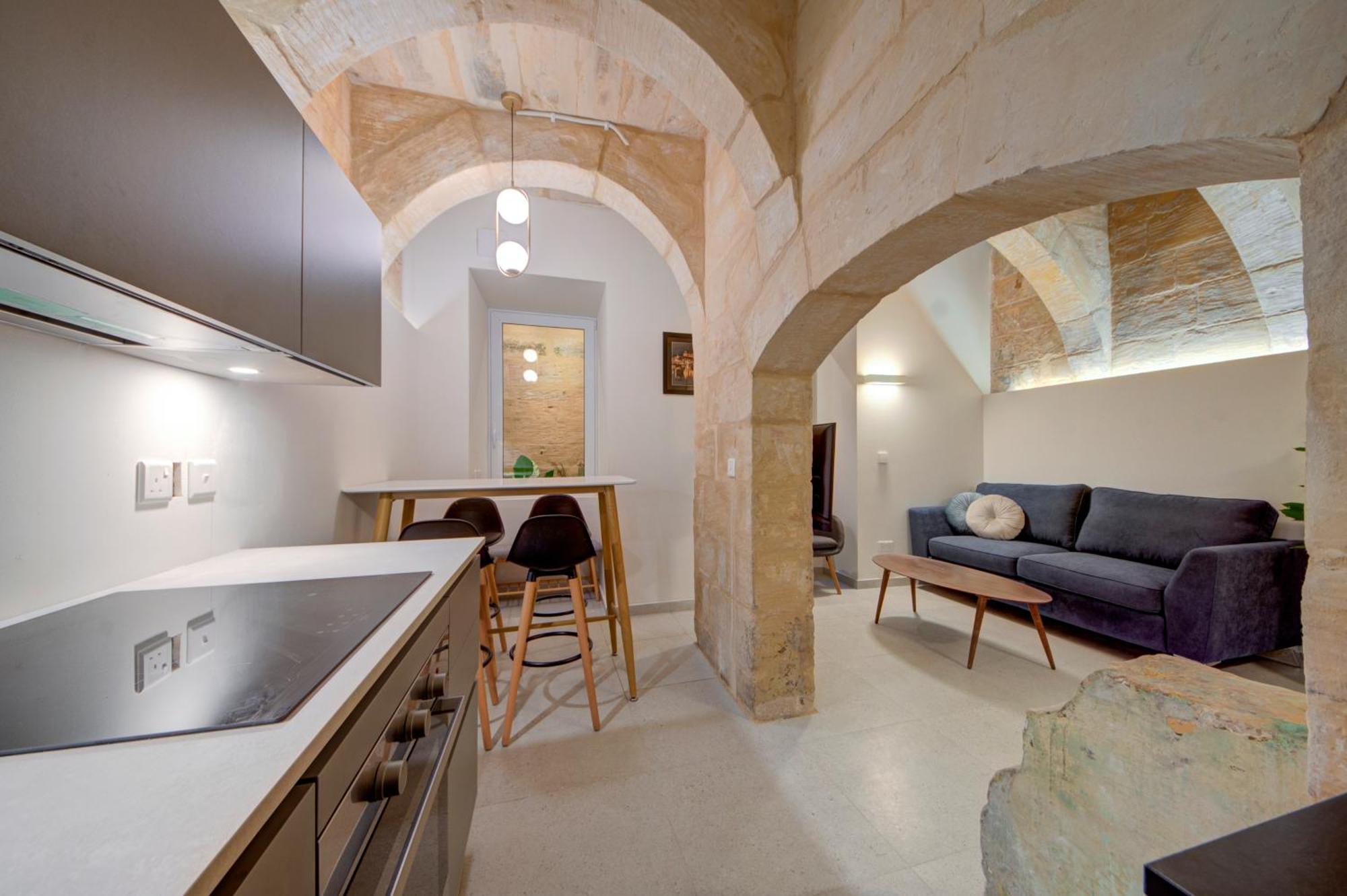 Beautiful, Designer 2br In Heart Of By 360 Estates Apartment *