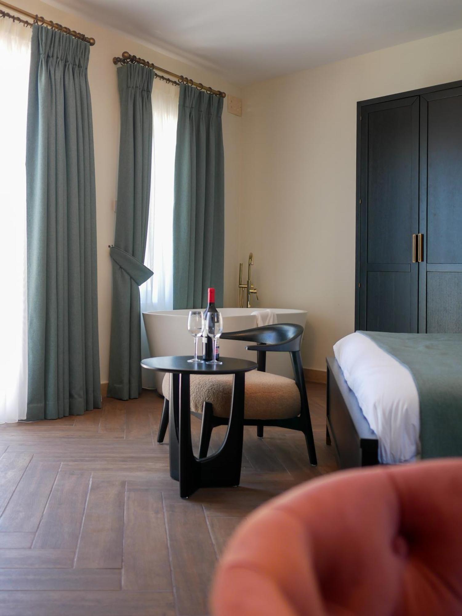 Battery House Hotel *
