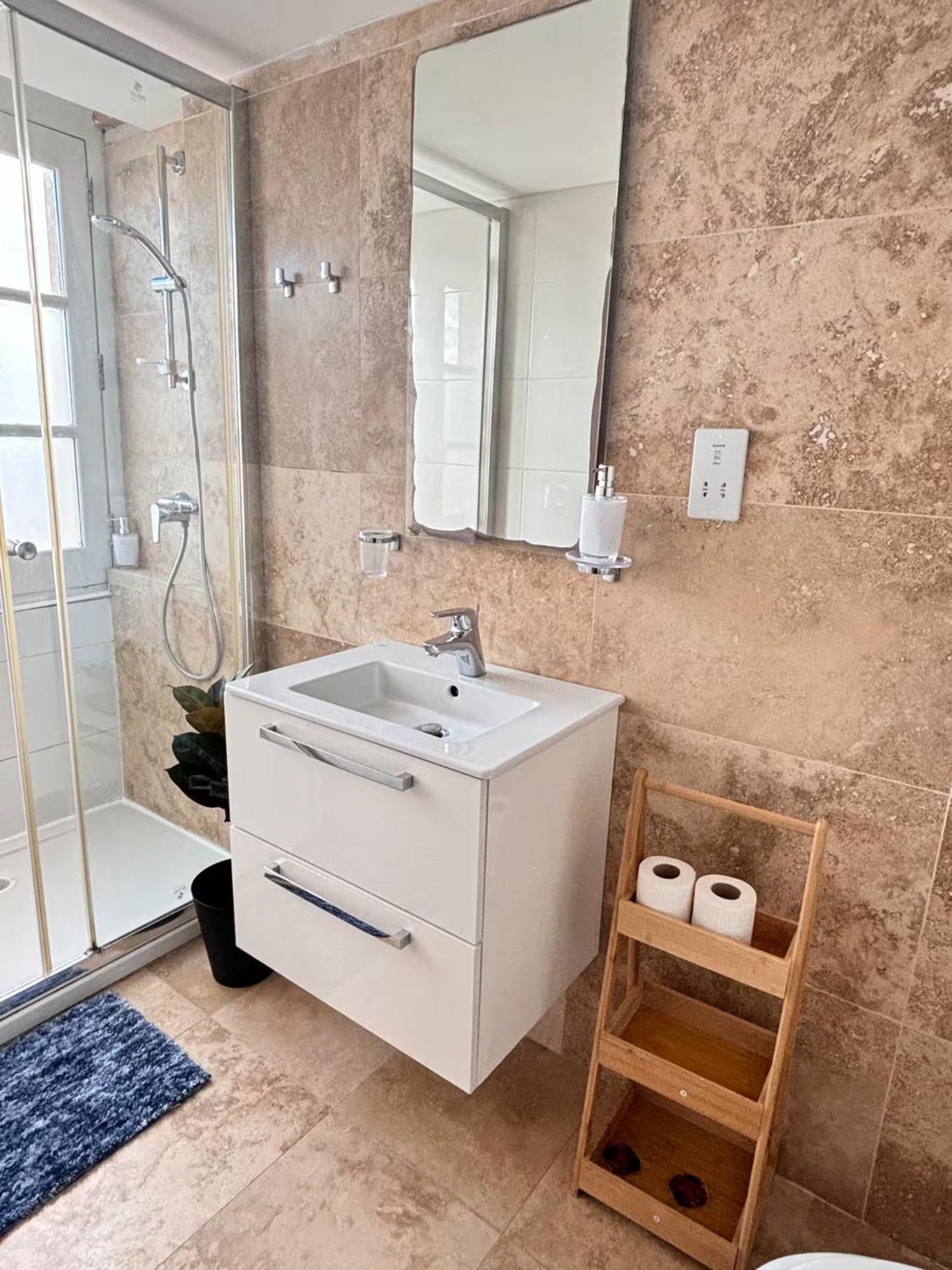 Apartment Modern 1bdr With Wifi & Harbour Views! *