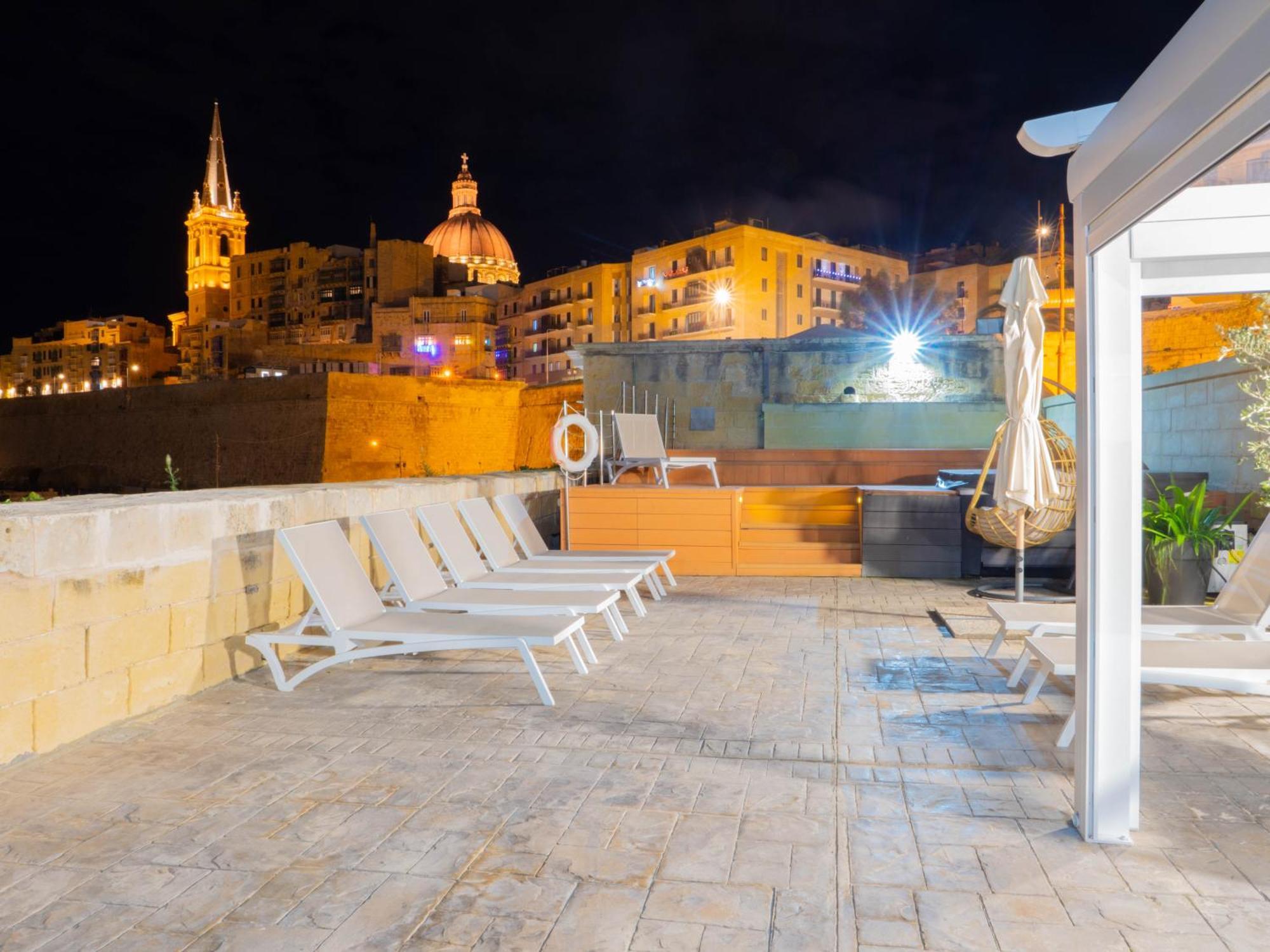Waterfront With Pool And Jacuzzi * Valletta